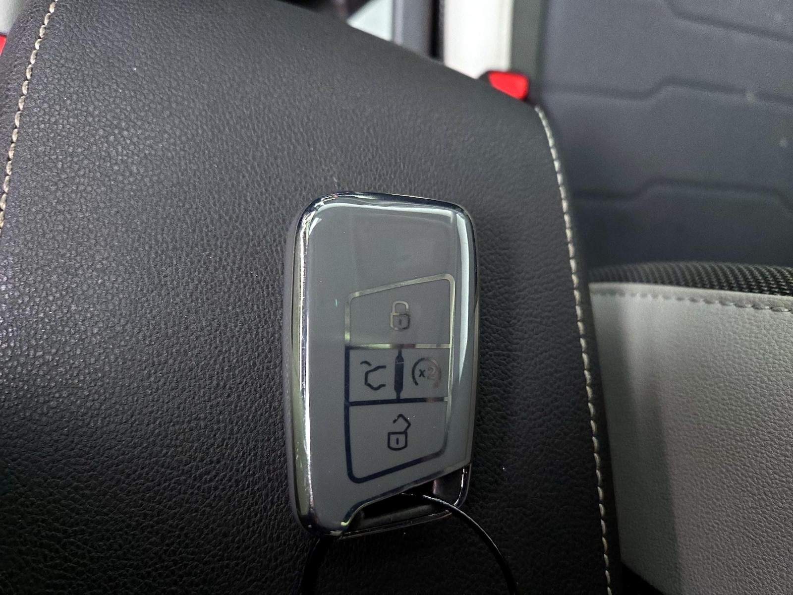 2025 Volkswagen Taos SE - Photo 24