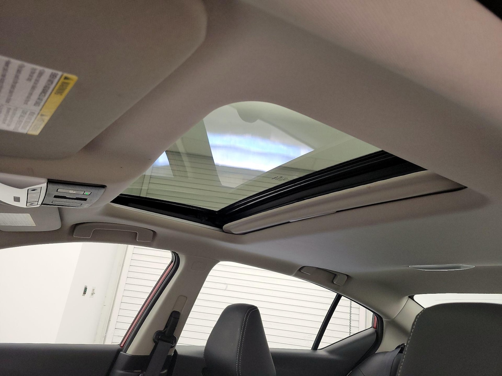 Sunroof(s) & Overhead Airbags