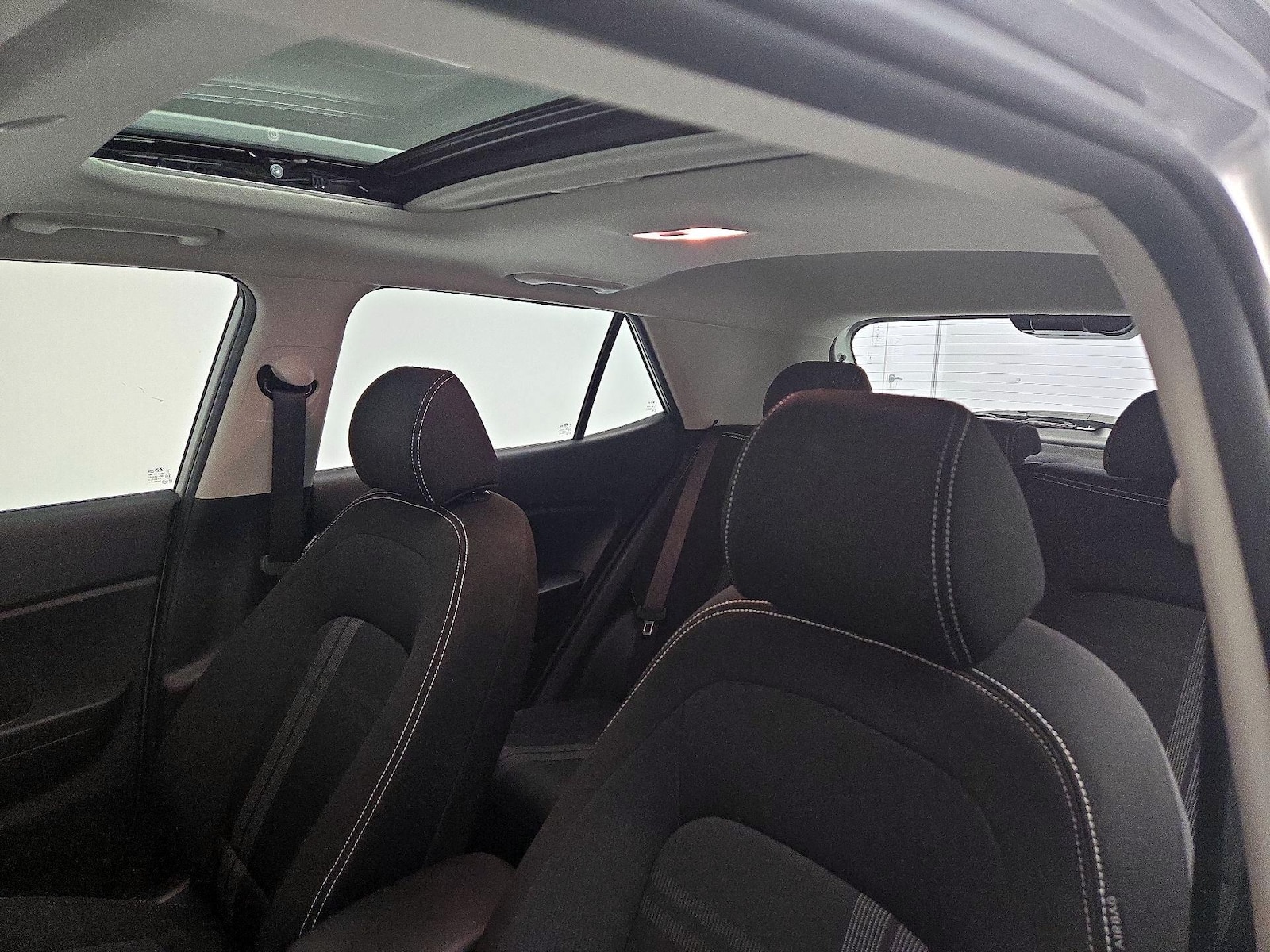 Sunroof(s) & Overhead Airbags