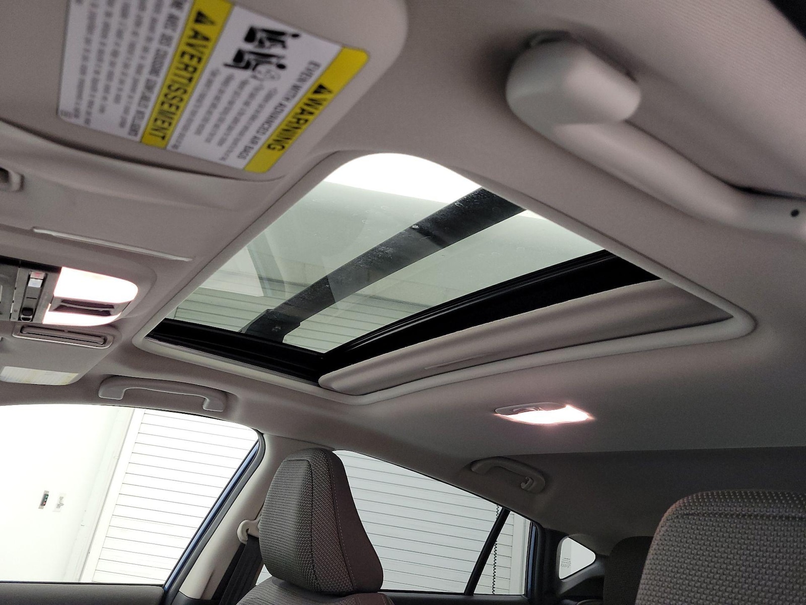 Sunroof(s) & Overhead Airbags