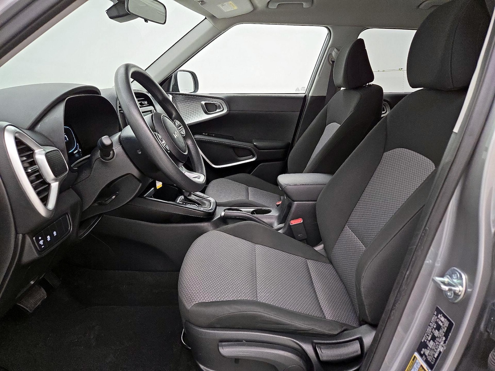 2025 Kia Soul LX - Photo 12