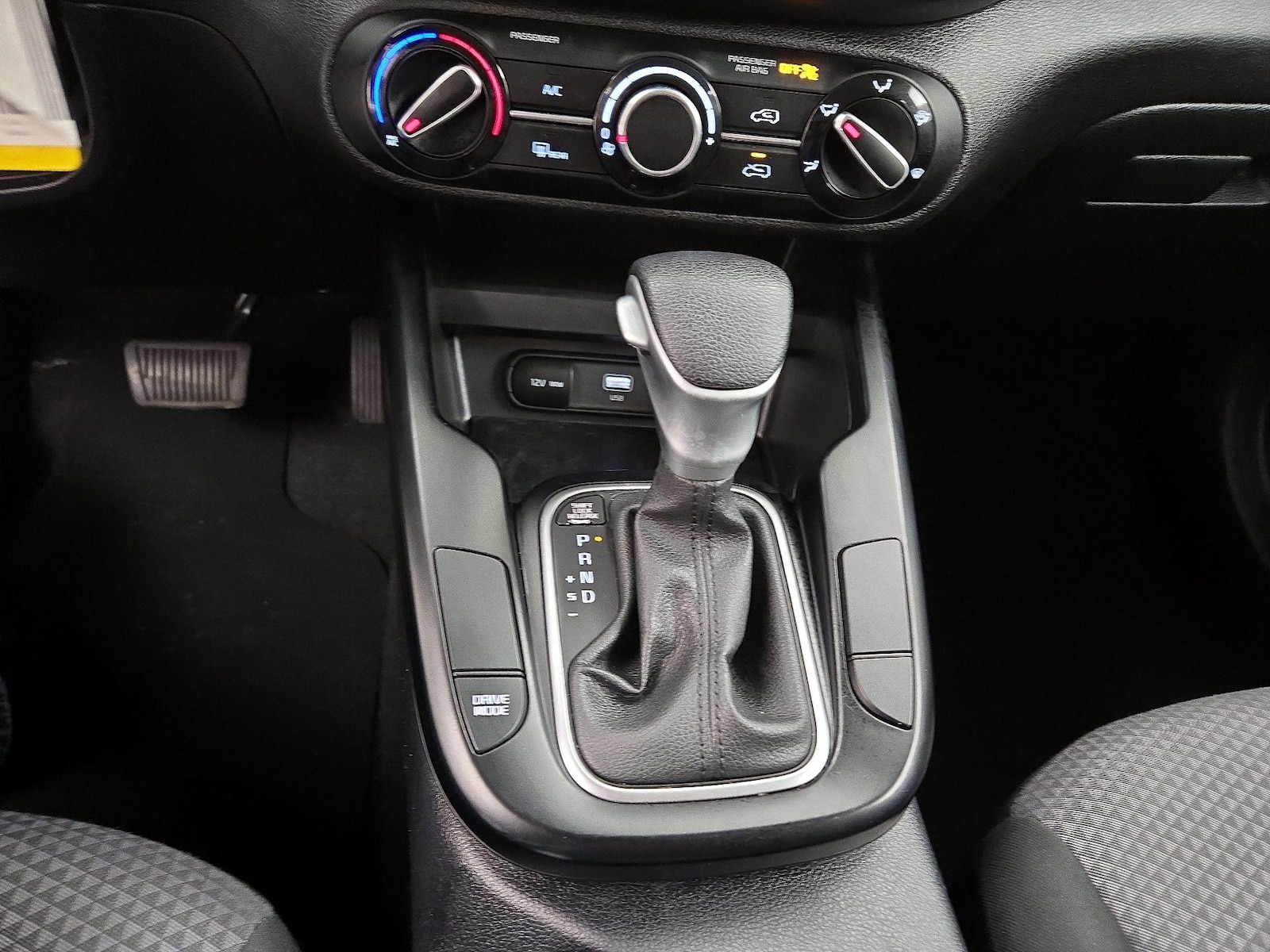 2025 Kia Soul LX - Photo 18