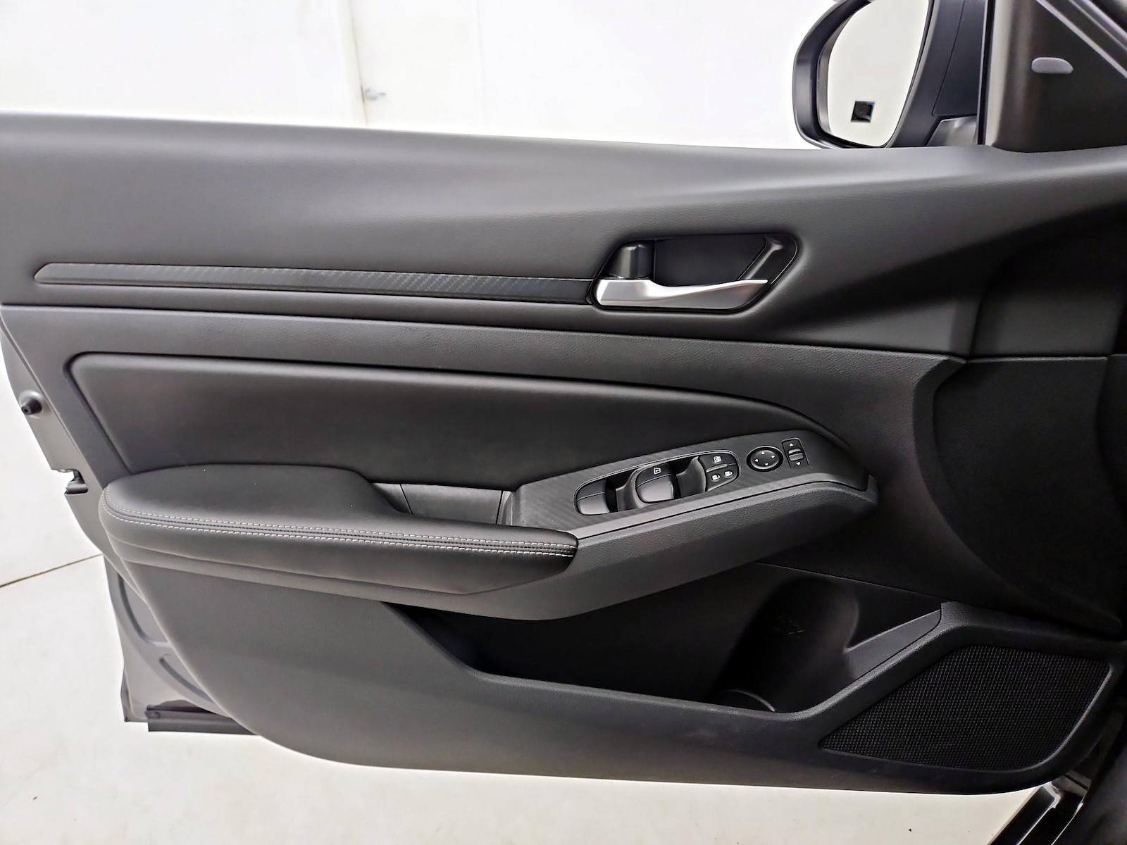 2025 Nissan Altima SV - Photo 13