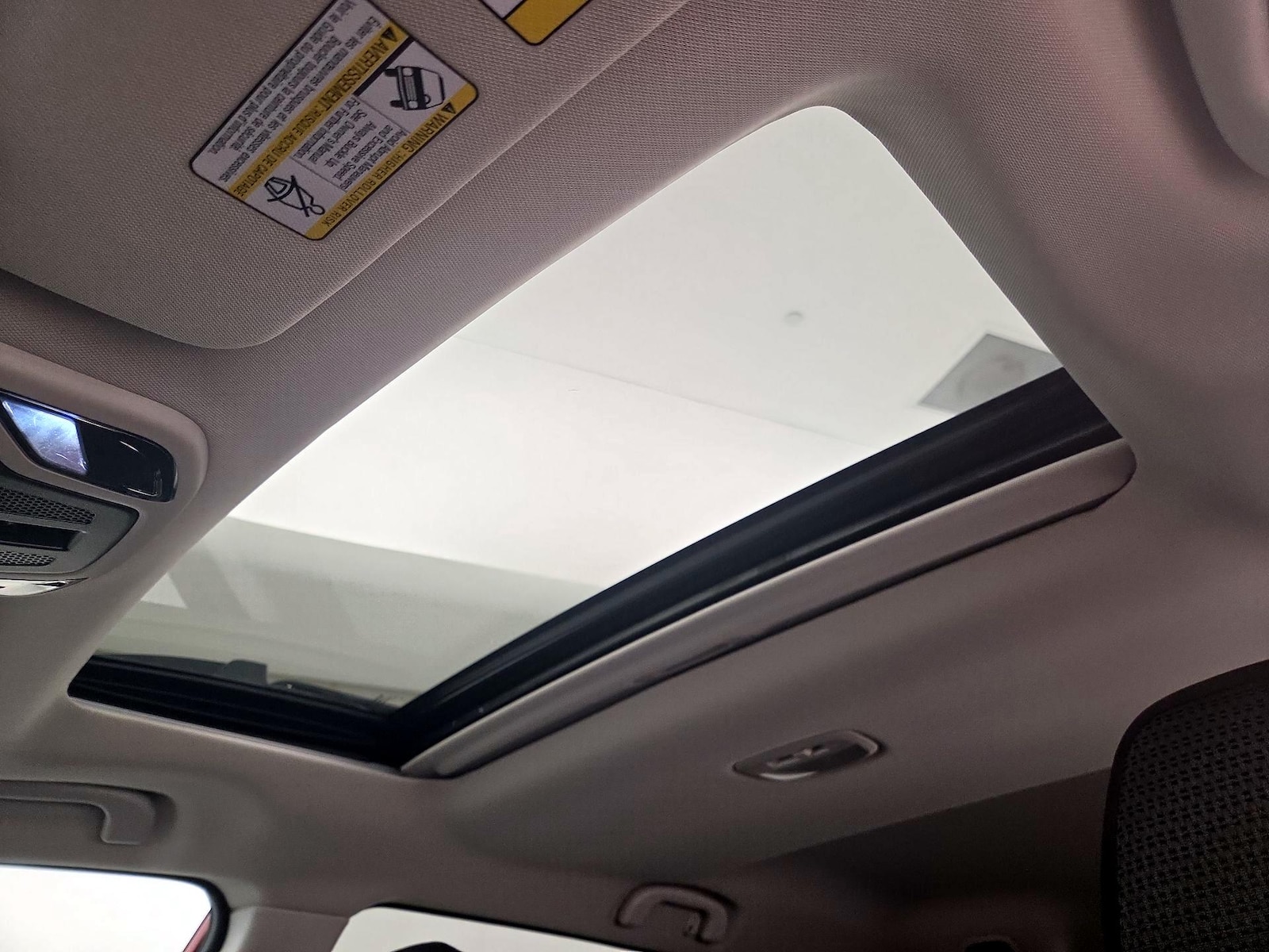 Sunroof(s) & Overhead Airbags