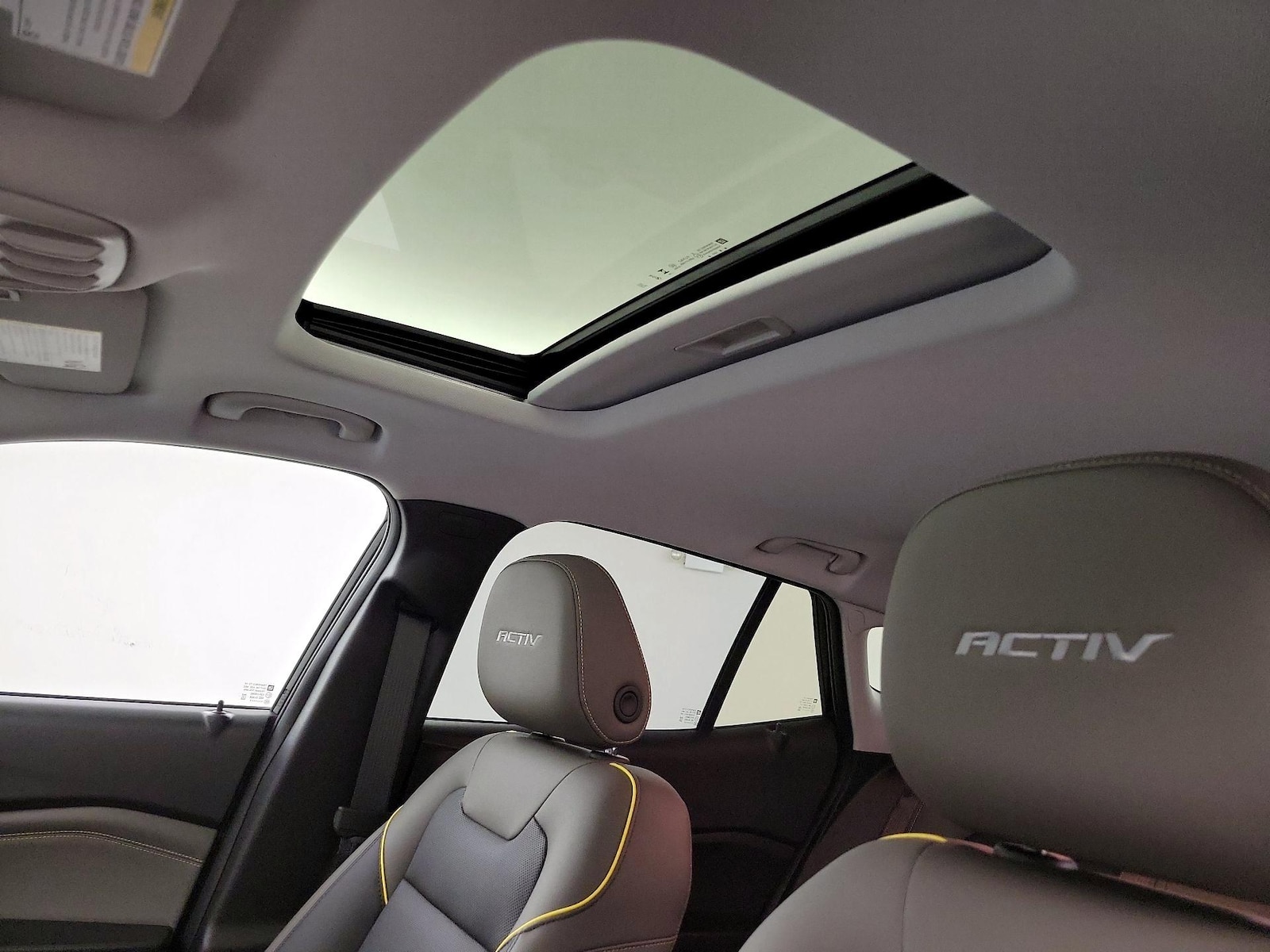 Sunroof(s) & Overhead Airbags