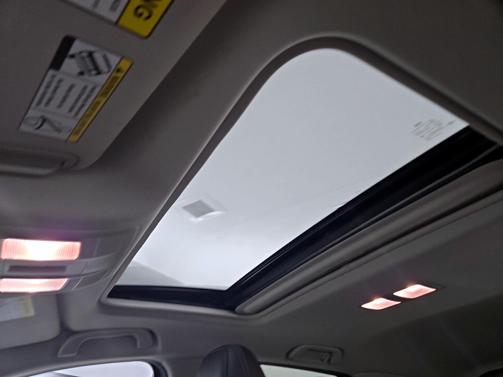 Sunroof(s) & Overhead Airbags