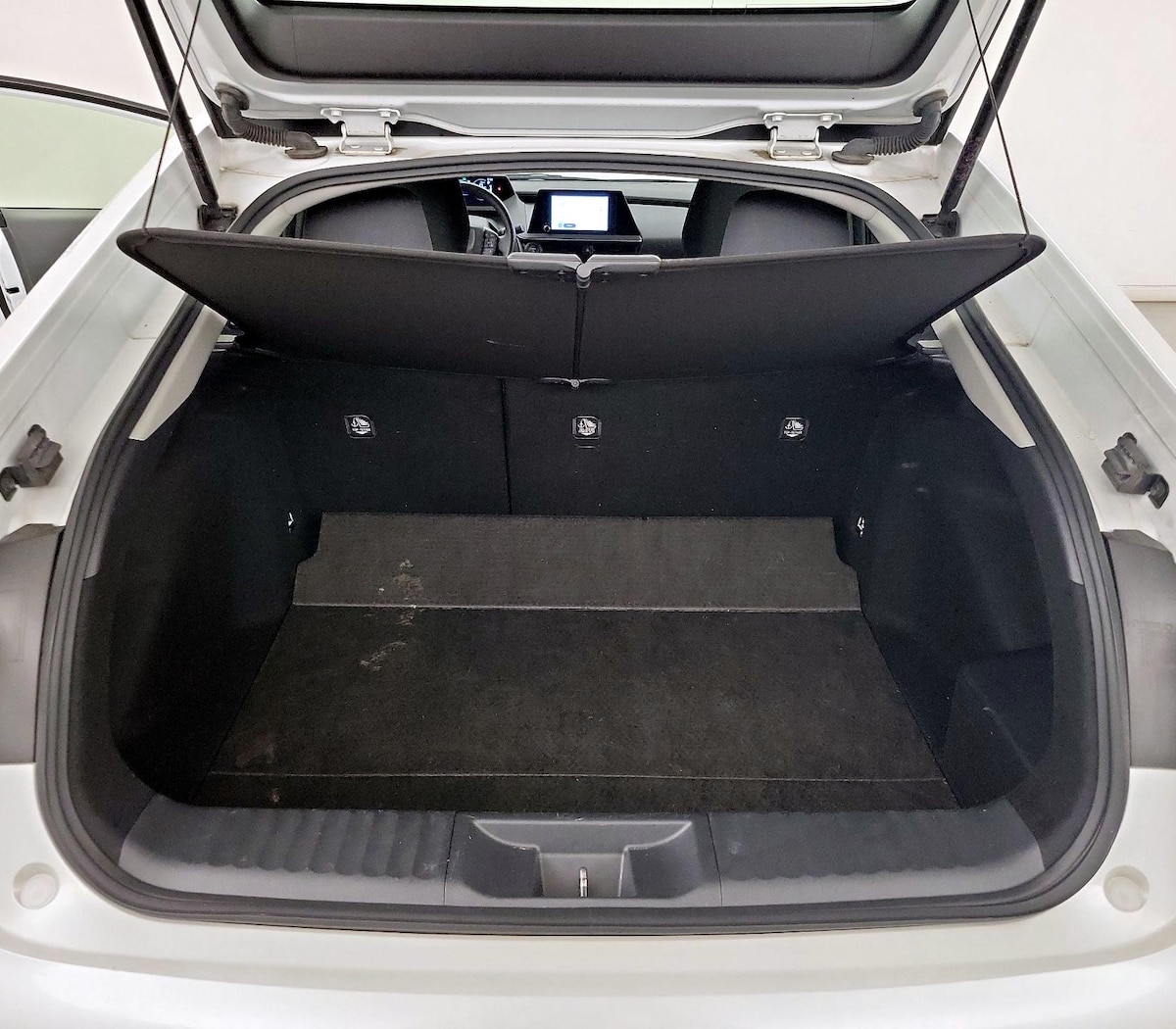Trunk/Cargo (Seats Up)