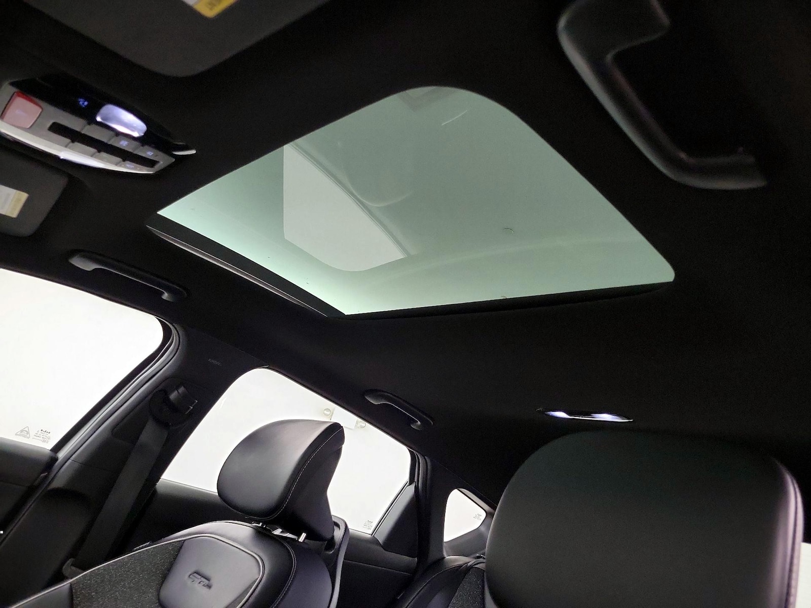 Sunroof(s) & Overhead Airbags
