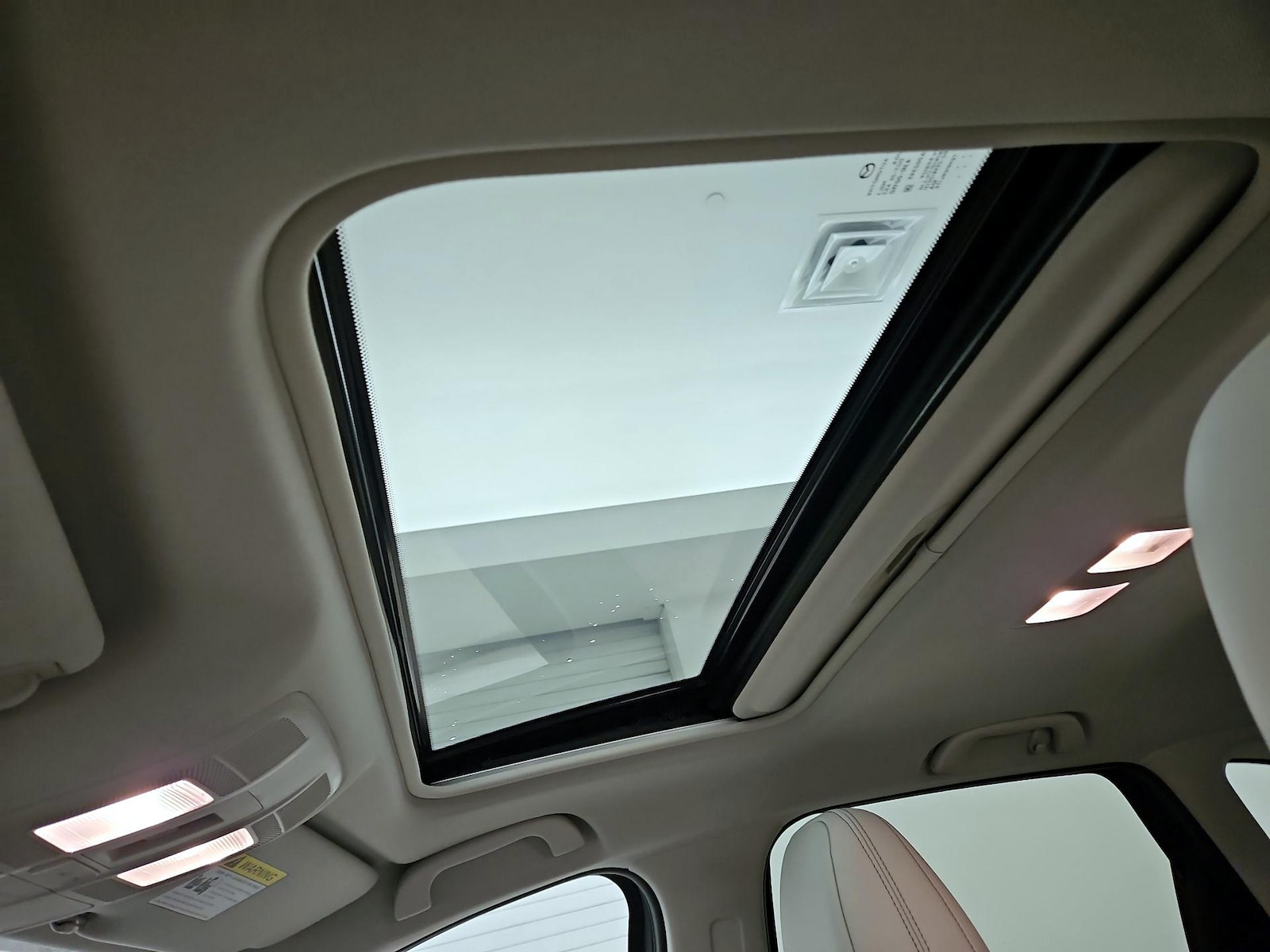 Sunroof(s) & Overhead Airbags