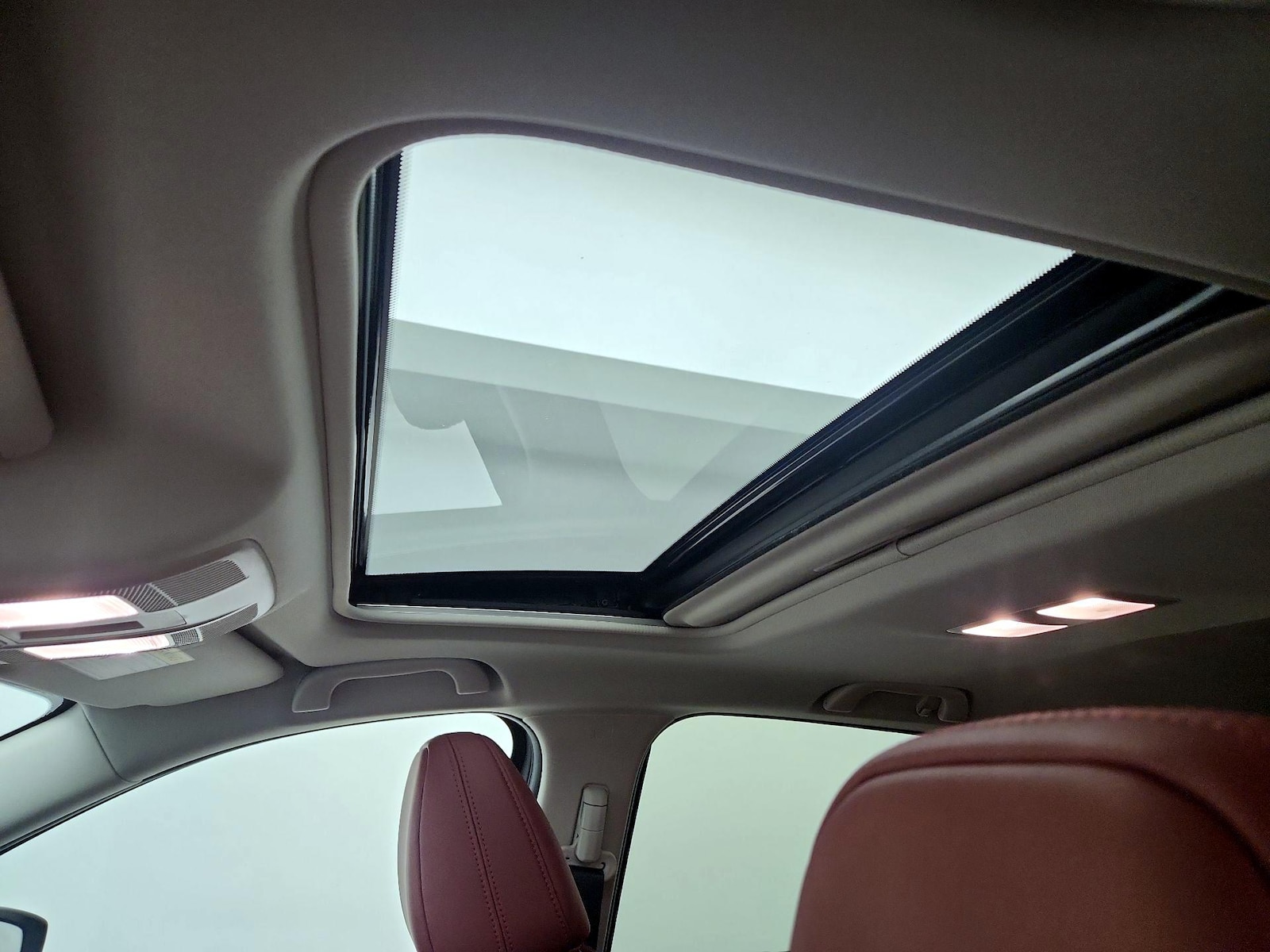 Sunroof(s) & Overhead Airbags