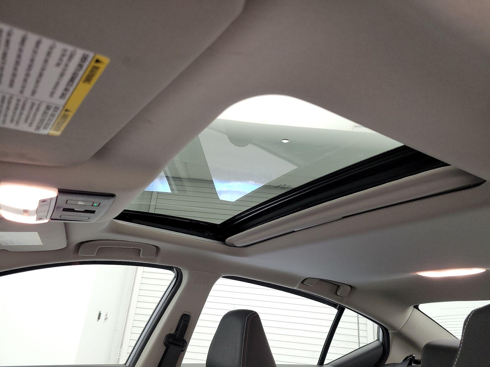 Sunroof(s) & Overhead Airbags
