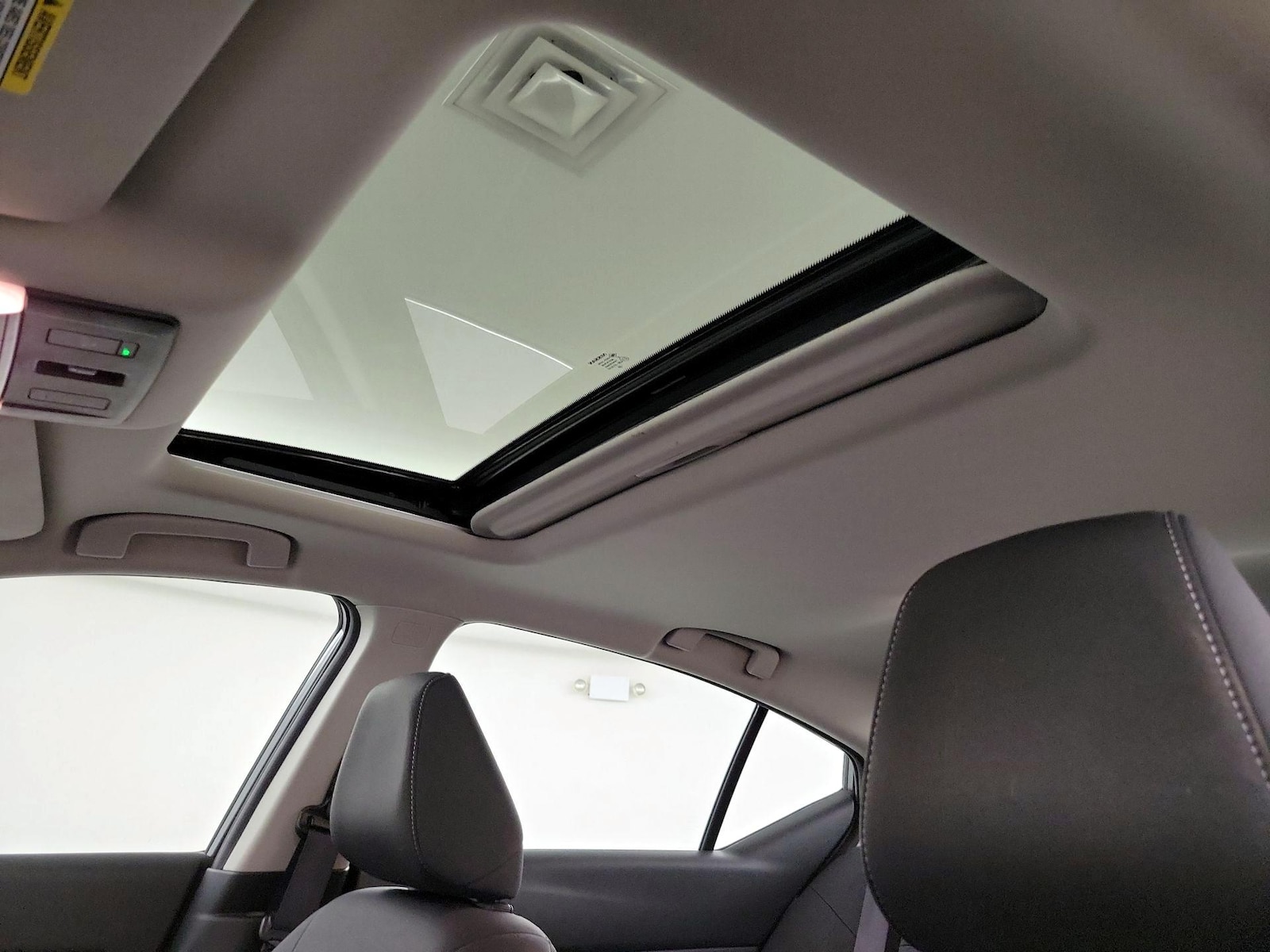 Sunroof(s) & Overhead Airbags