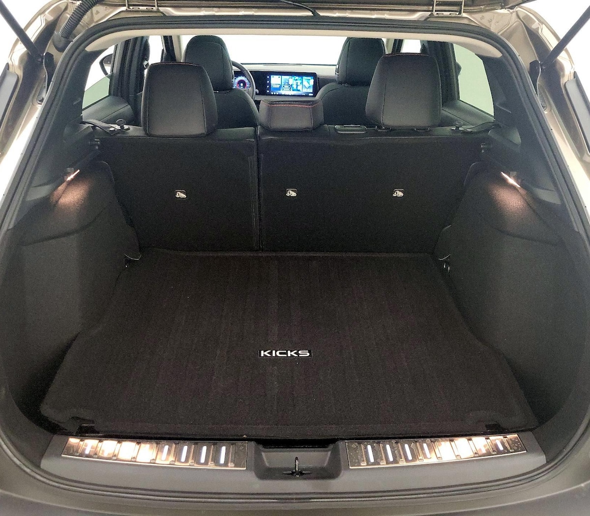 Trunk/Cargo (Seats Up)