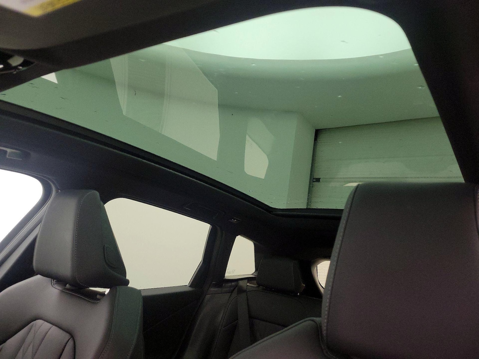 Panoramic Sunroof & Skylight(s)