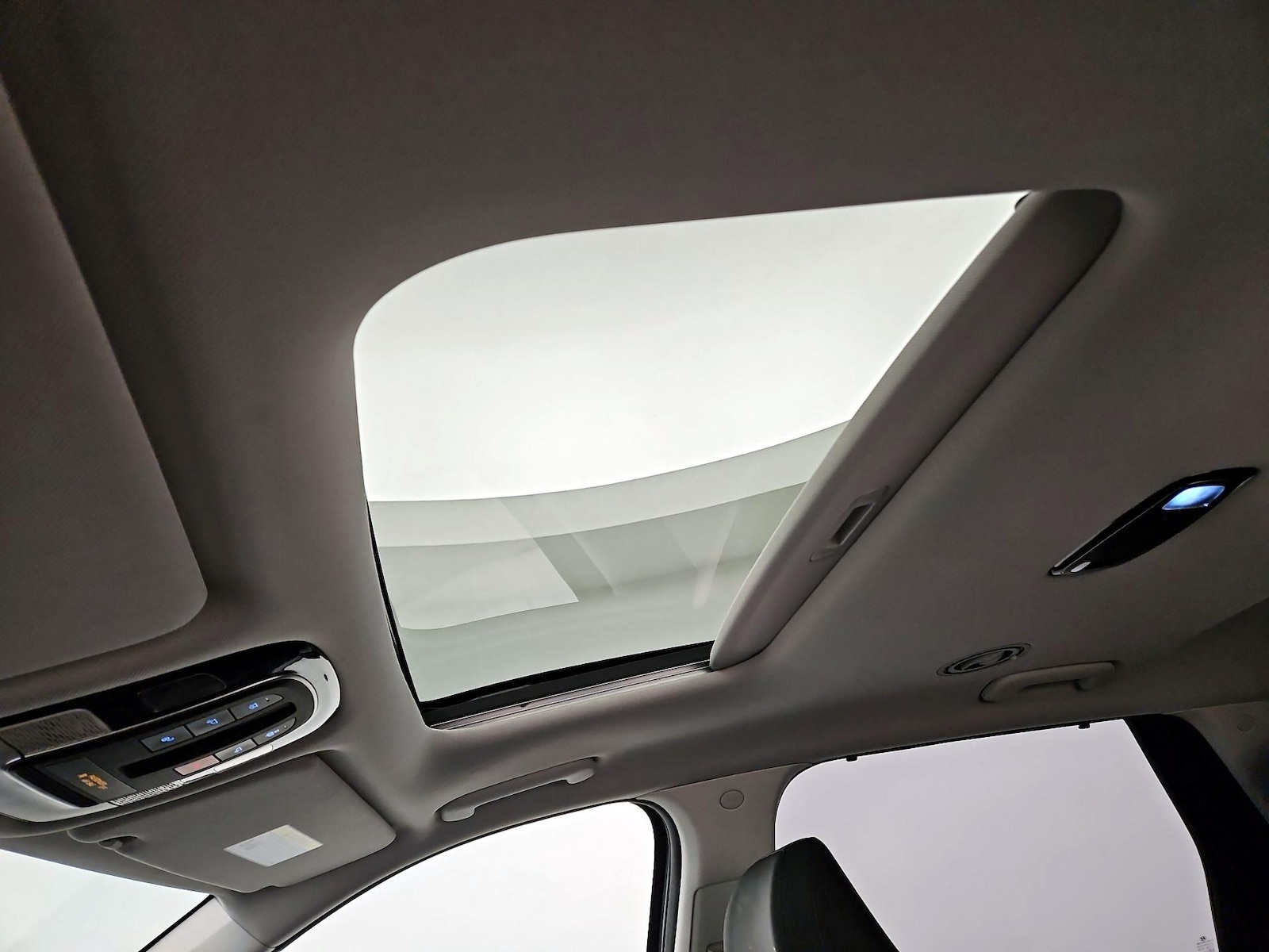 Sunroof(s) & Overhead Airbags