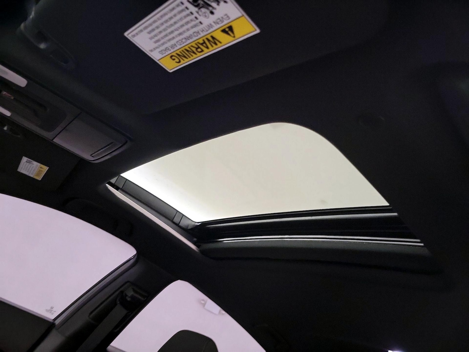 Sunroof(s) & Overhead Airbags