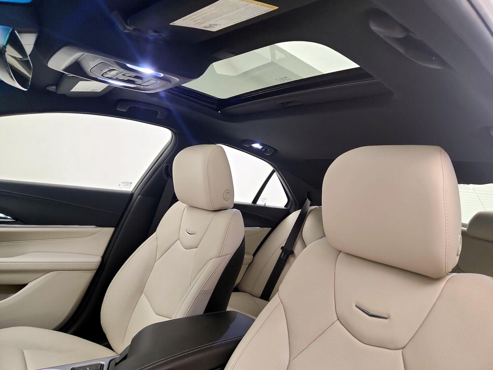Sunroof(s) & Overhead Airbags
