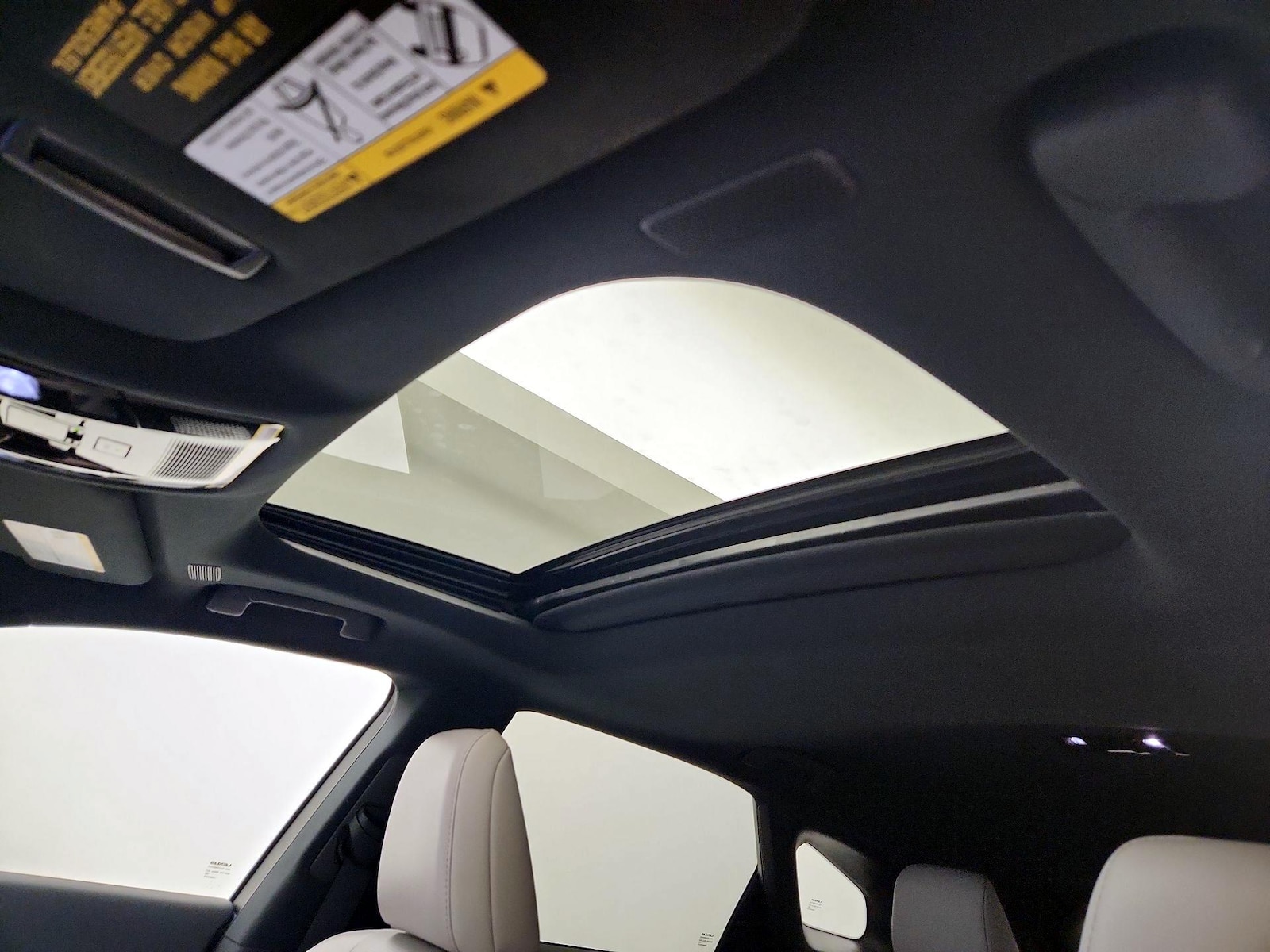 Sunroof(s) & Overhead Airbags