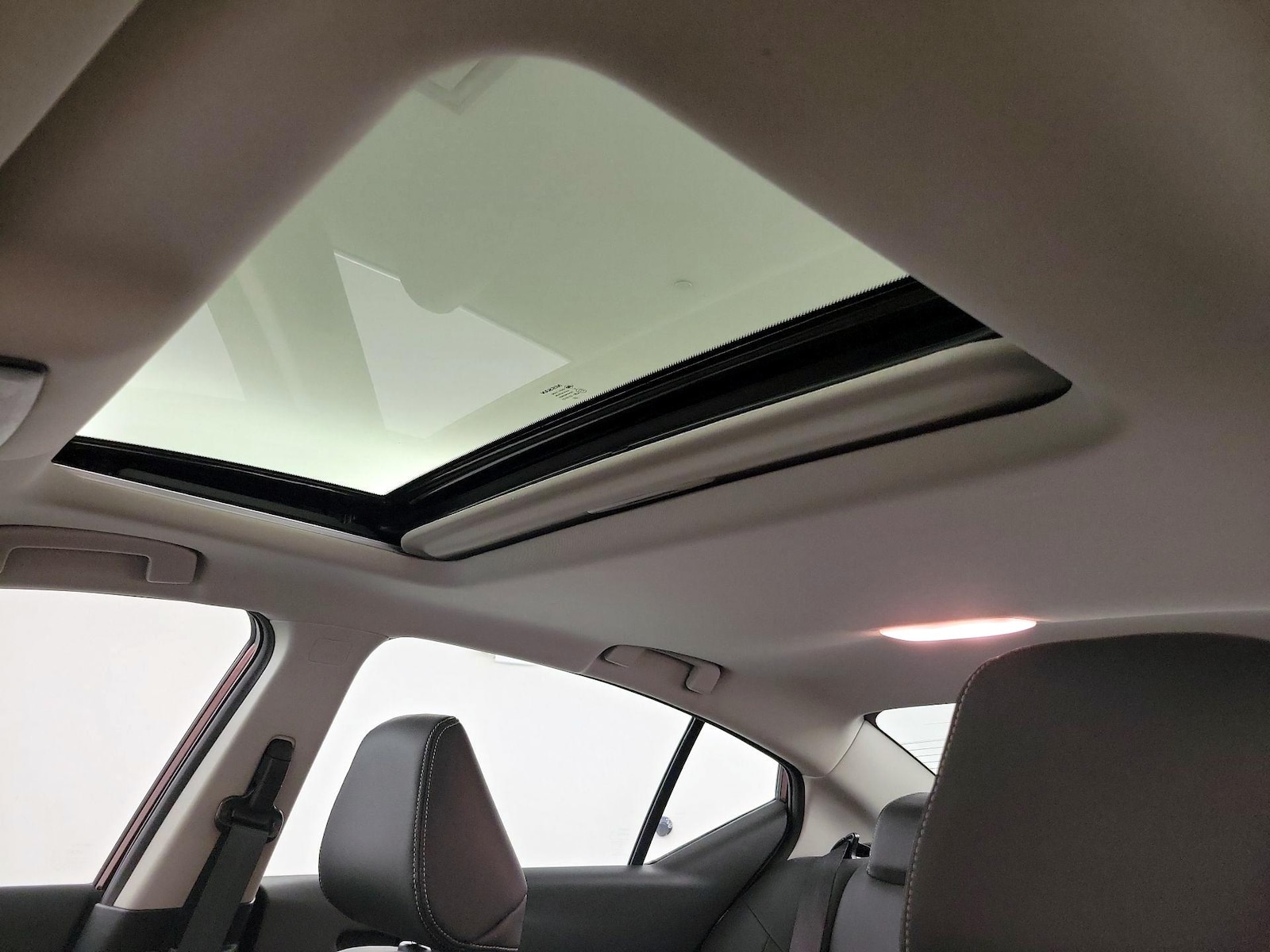 Sunroof(s) & Overhead Airbags