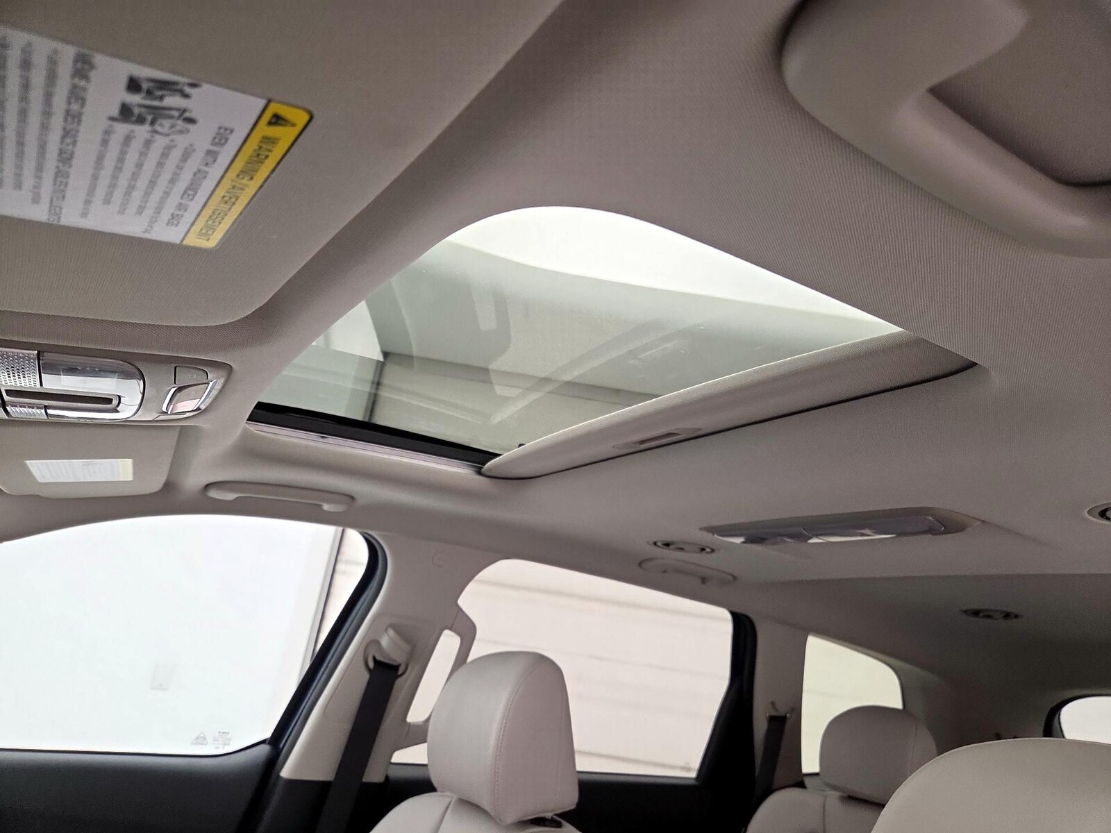 Sunroof(s) & Overhead Airbags