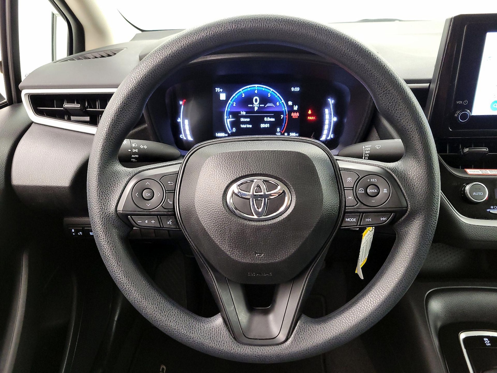 2026 Toyota Corolla LE - Photo 11
