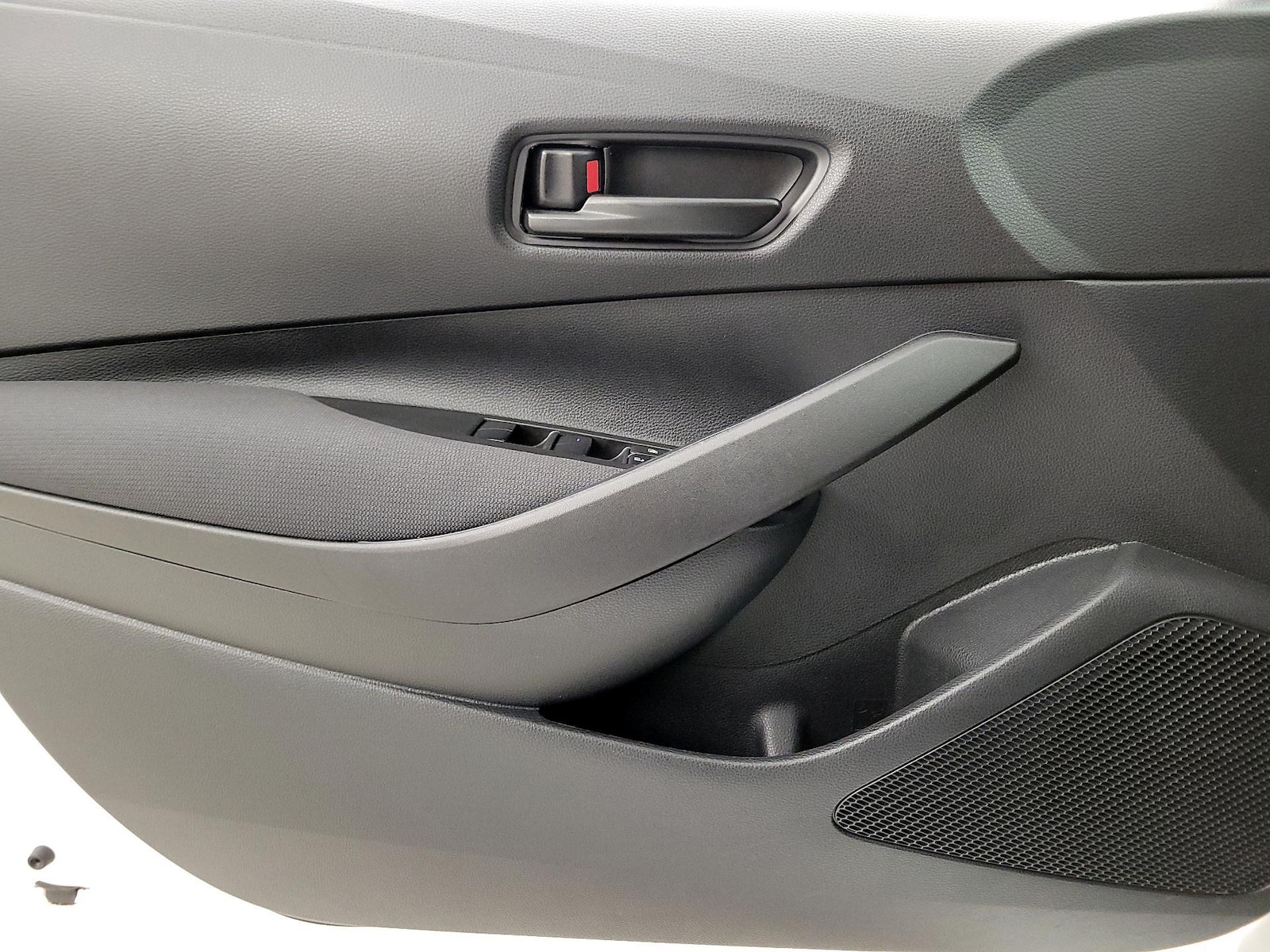2026 Toyota Corolla LE - Photo 13