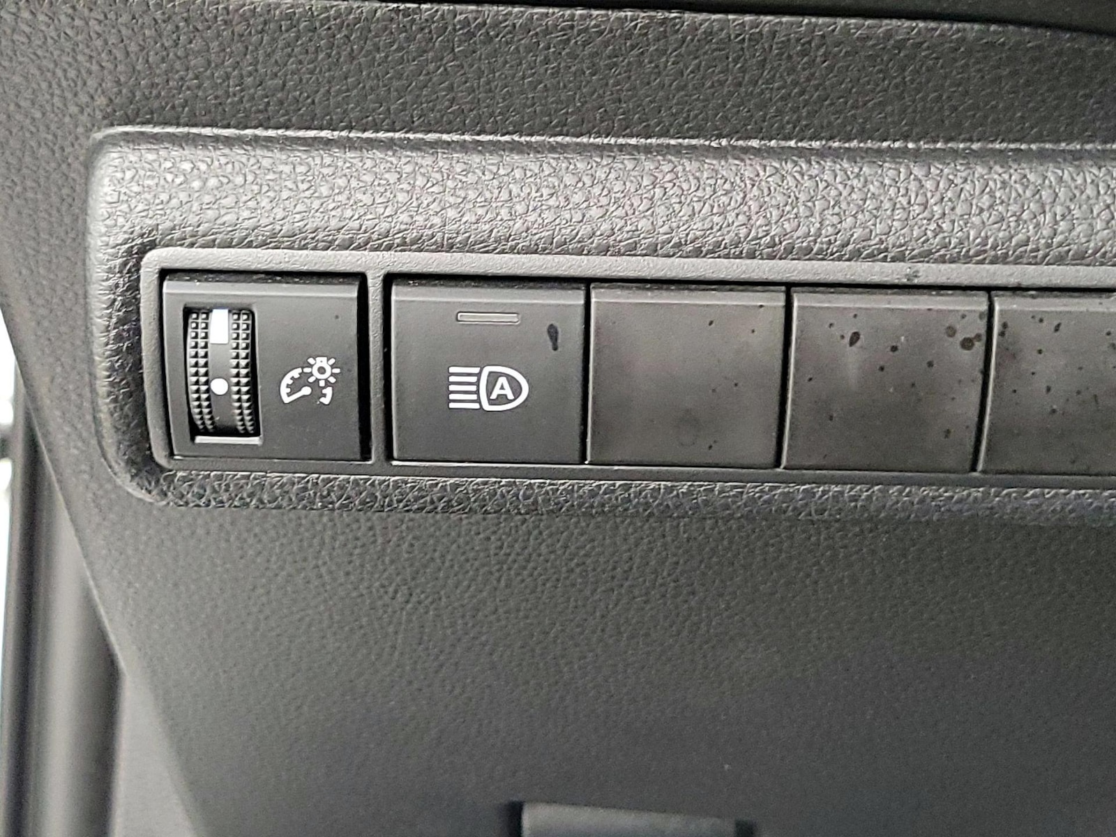 2026 Toyota Corolla LE - Photo 14
