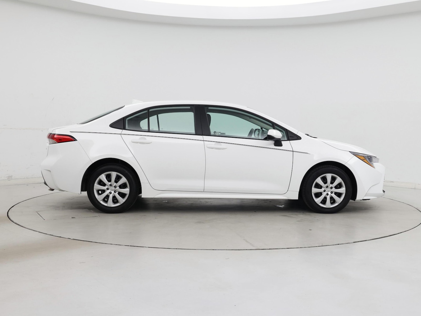 2026 Toyota Corolla LE - Photo 8