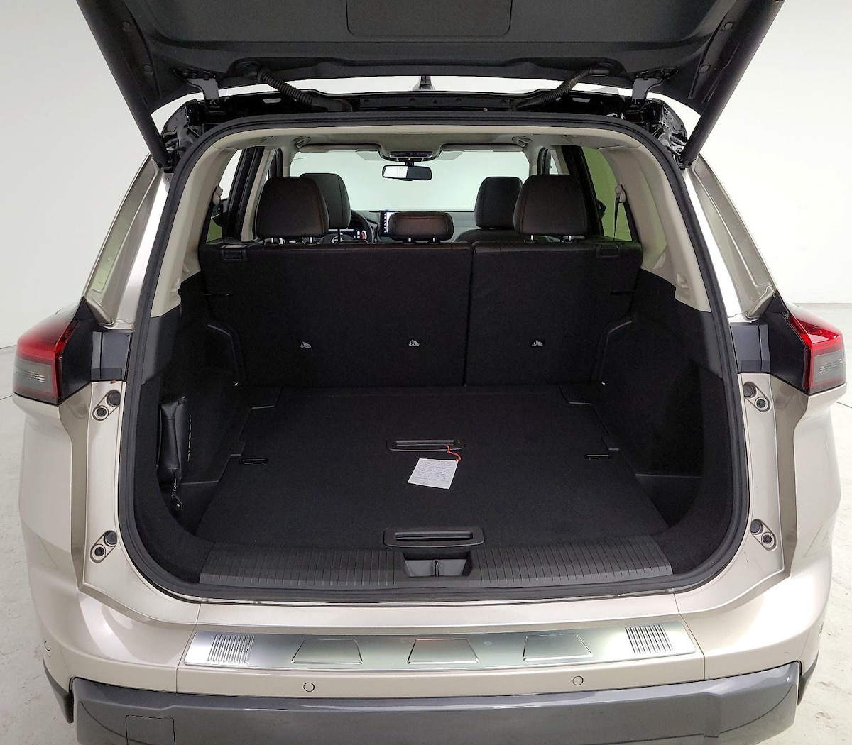 Trunk/Cargo (Seats Up)