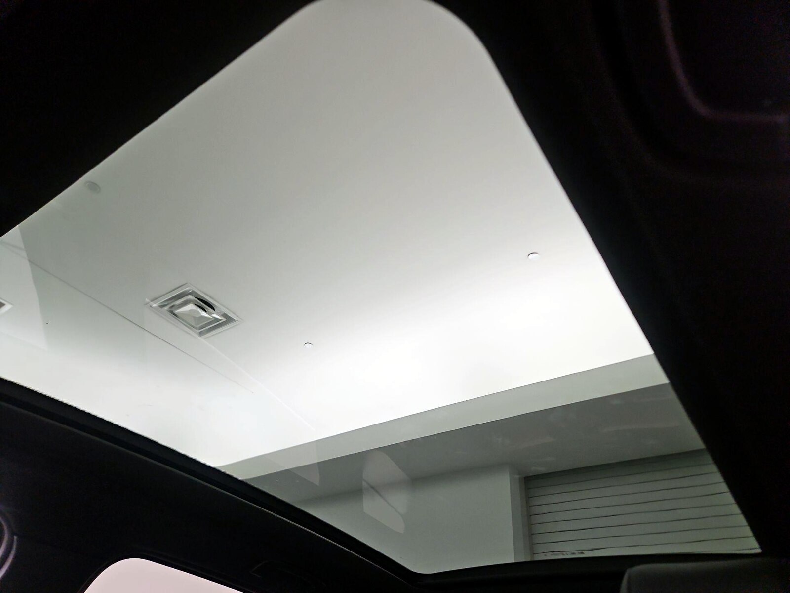 Panoramic Sunroof & Skylight(s)
