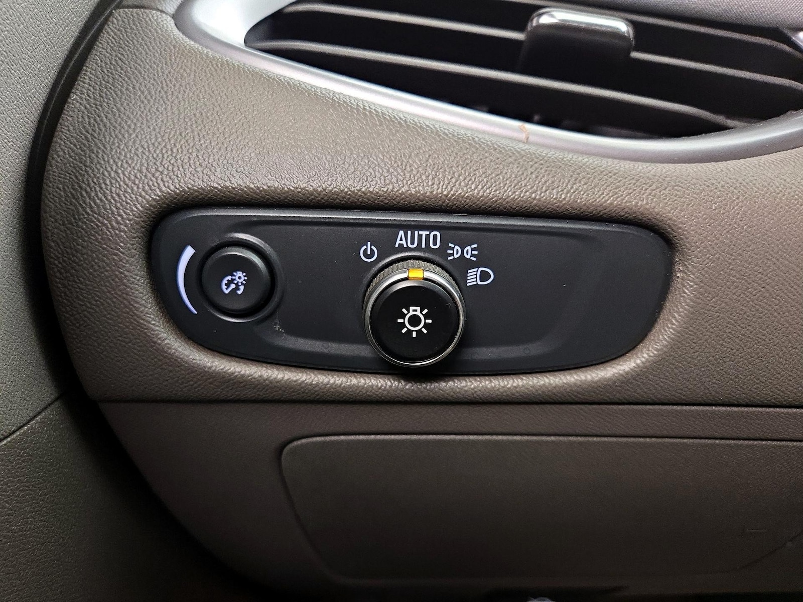 2025 Chevrolet Malibu 1LT - Photo 14