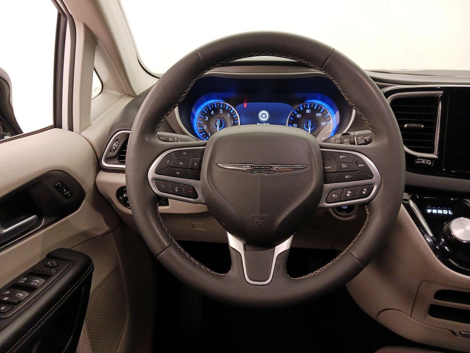2024 Chrysler Pacifica Touring L - Photo 11