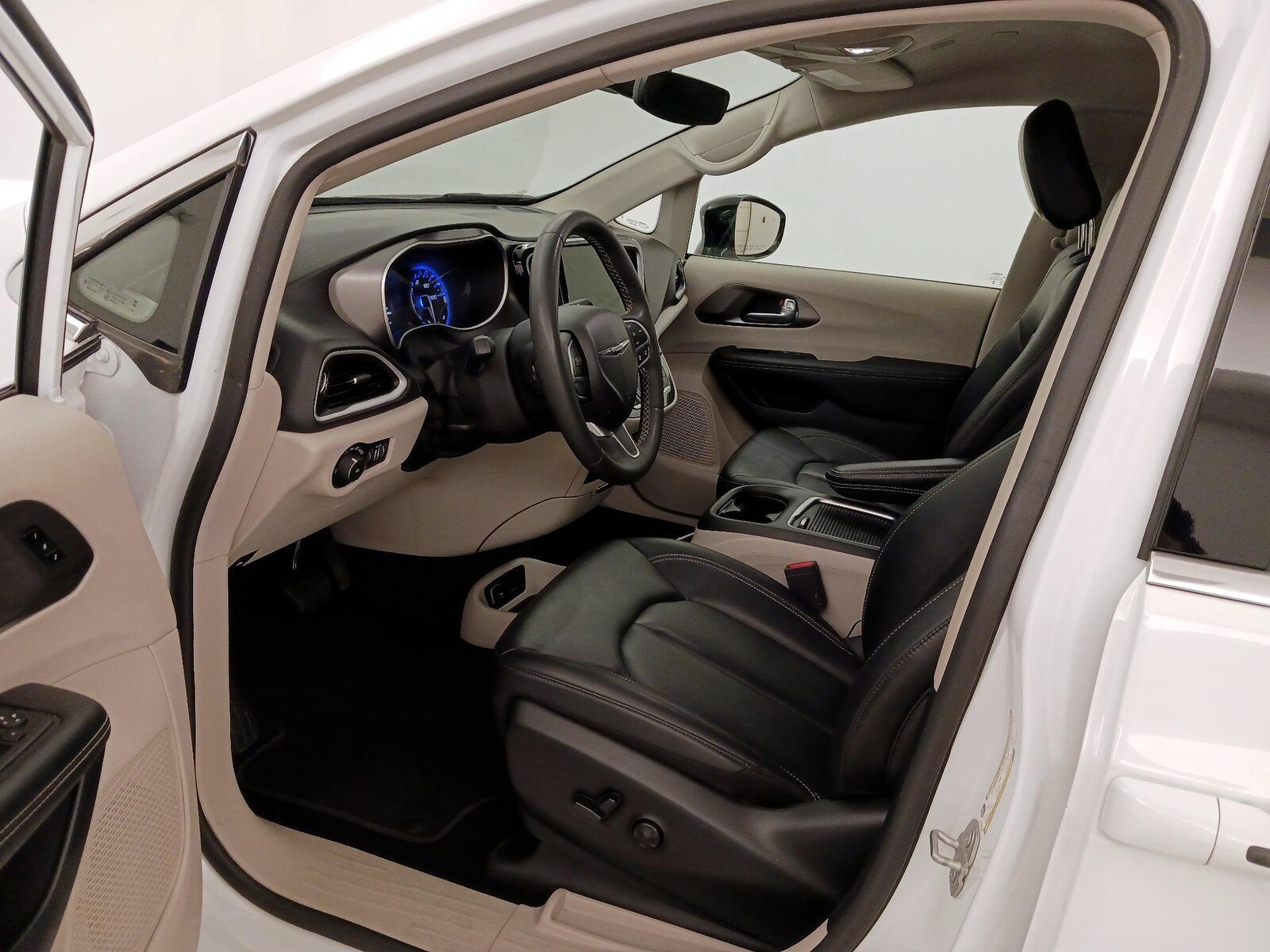 2024 Chrysler Pacifica Touring L - Photo 12