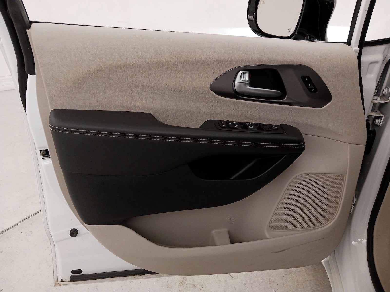 2024 Chrysler Pacifica Touring L - Photo 13