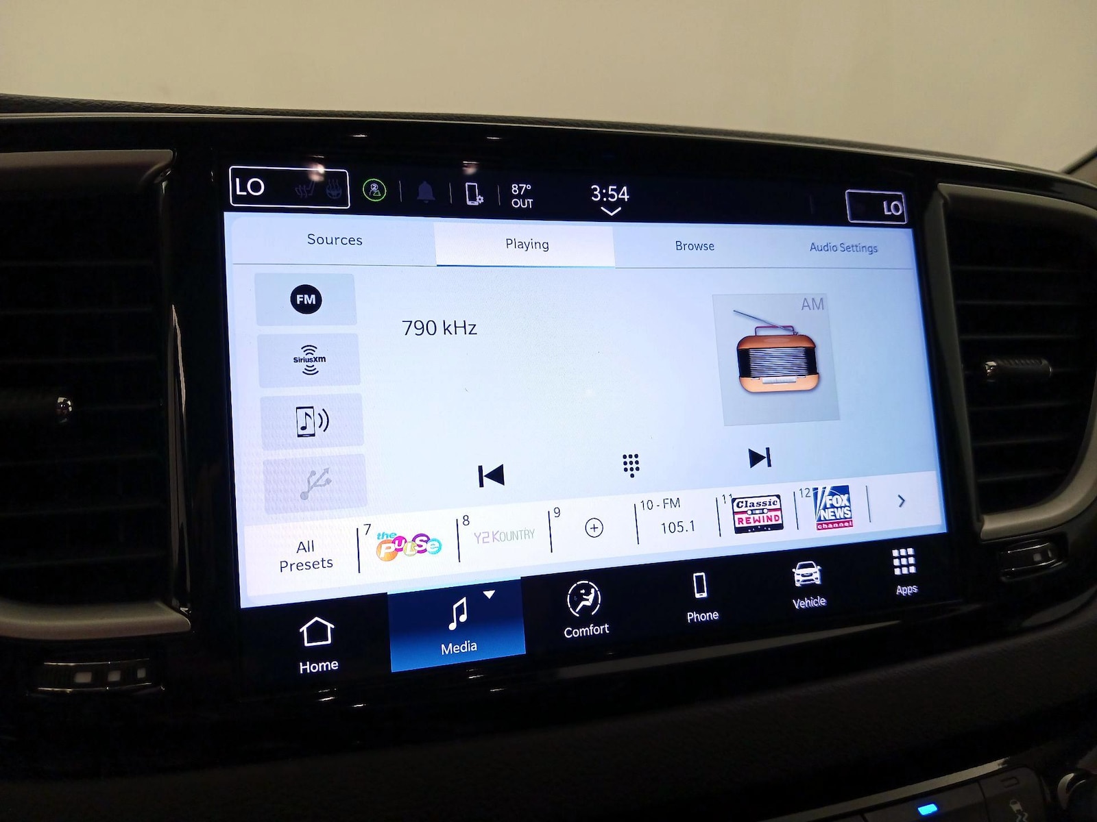 2024 Chrysler Pacifica Touring L - Photo 16