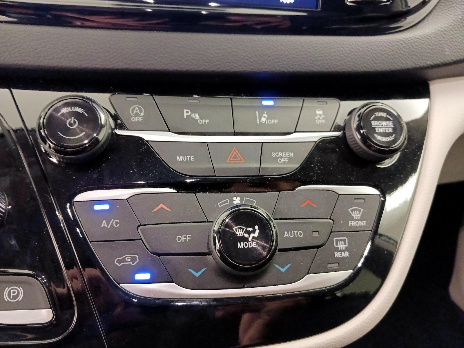 2024 Chrysler Pacifica Touring L - Photo 17