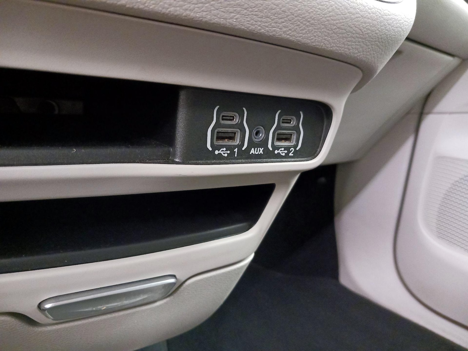 2024 Chrysler Pacifica Touring L - Photo 19