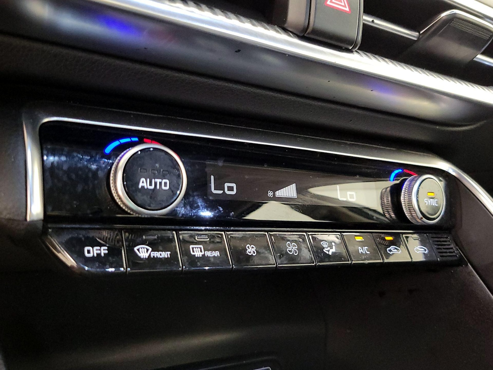 2024 Kia K5 EX - Photo 18