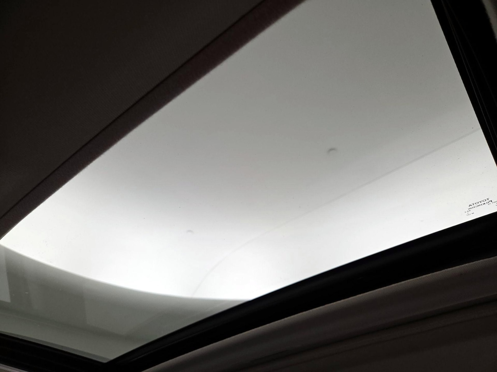 Sunroof(s) & Overhead Airbags