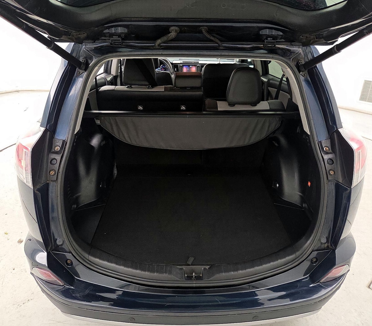 Trunk/Cargo (Seats Up)