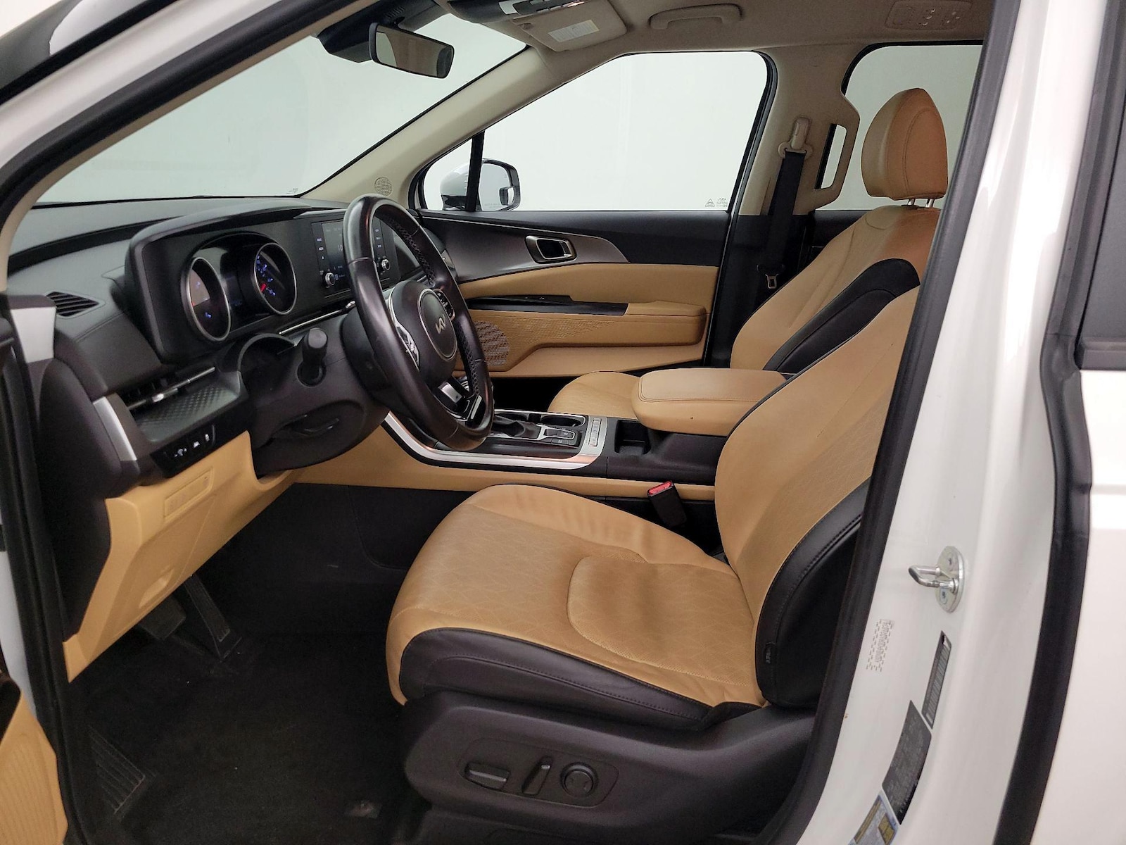 2024 Kia Carnival LX Seat Pkg - Photo 12