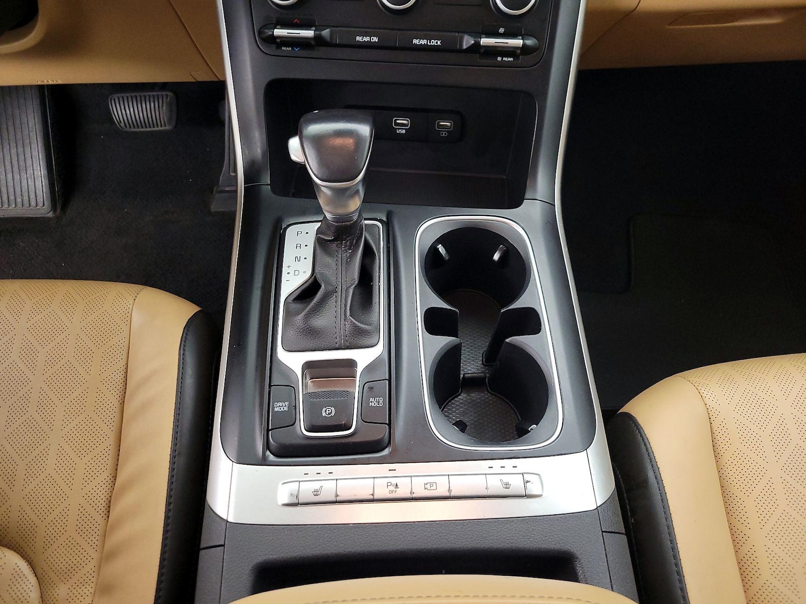2024 Kia Carnival LX Seat Pkg - Photo 18