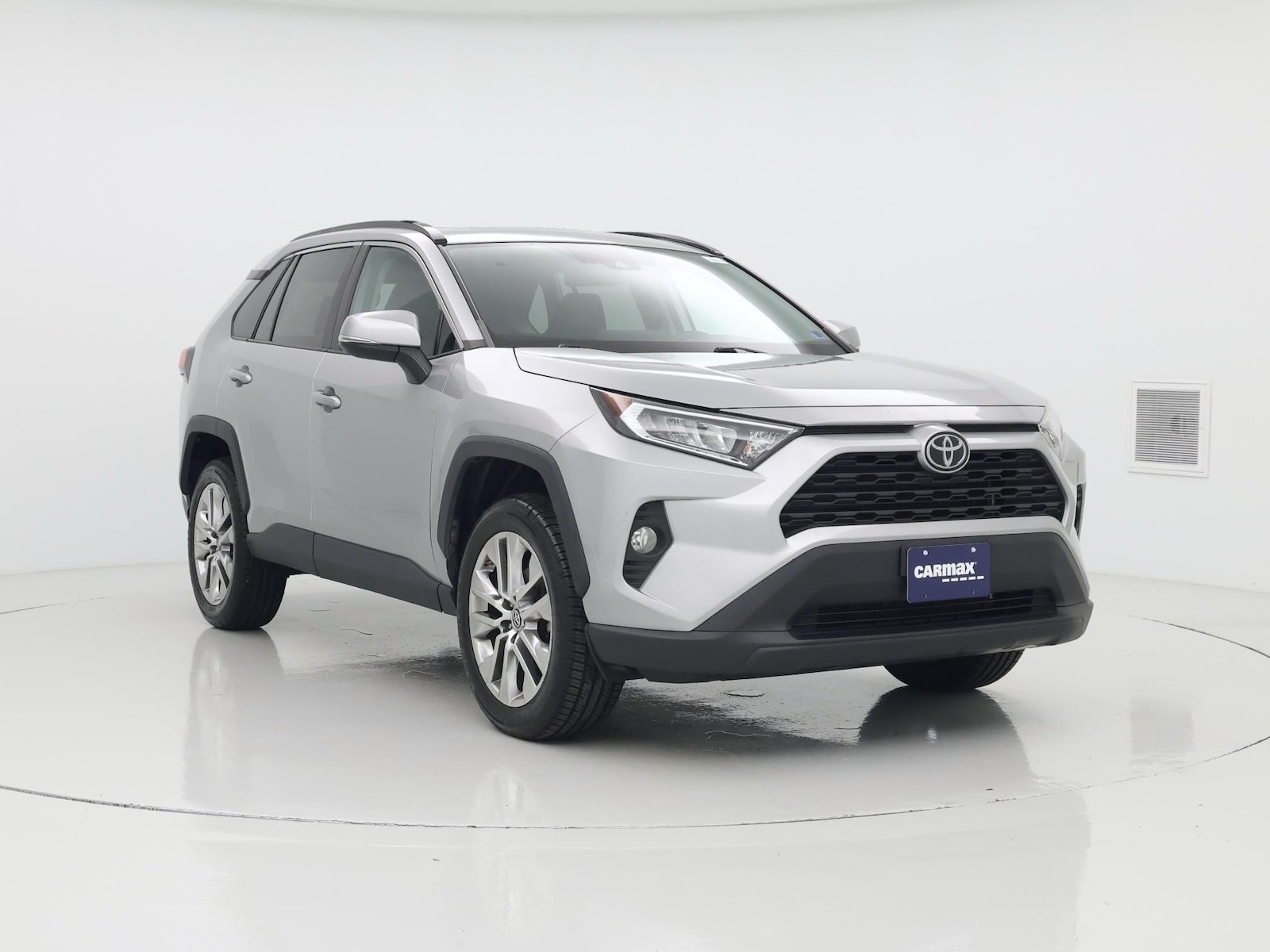2019 Toyota RAV4 XLE Premium - Photo 2