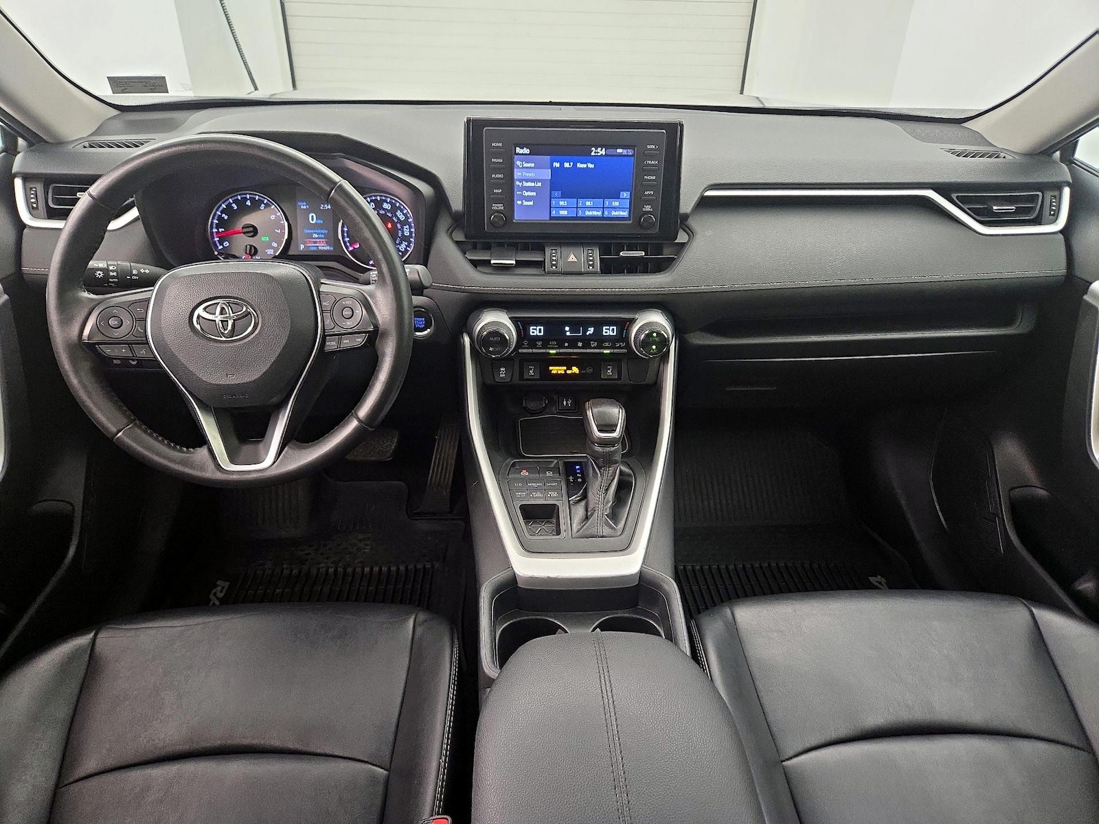 2019 Toyota RAV4 XLE Premium - Photo 10