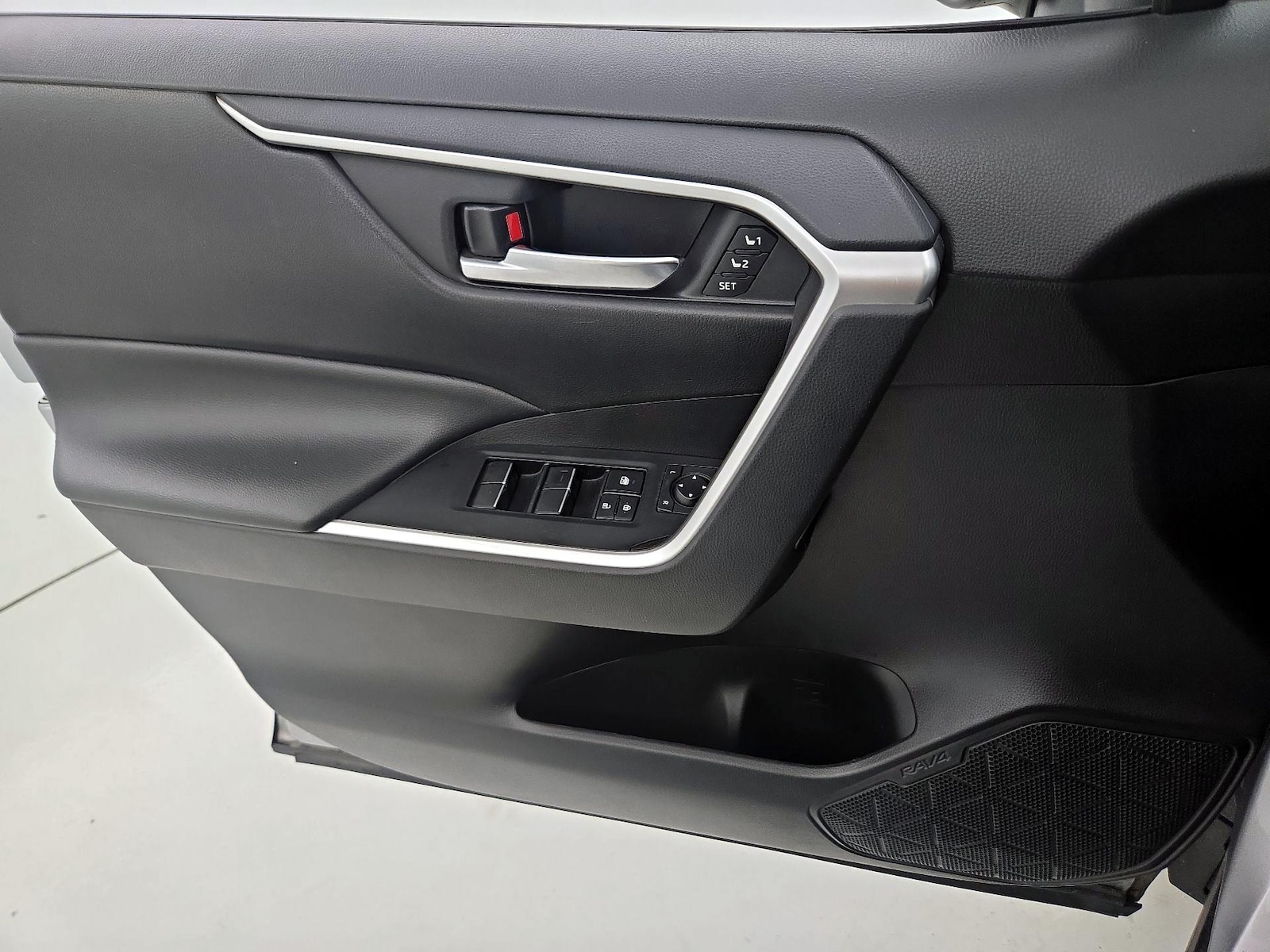 2019 Toyota RAV4 XLE Premium - Photo 13