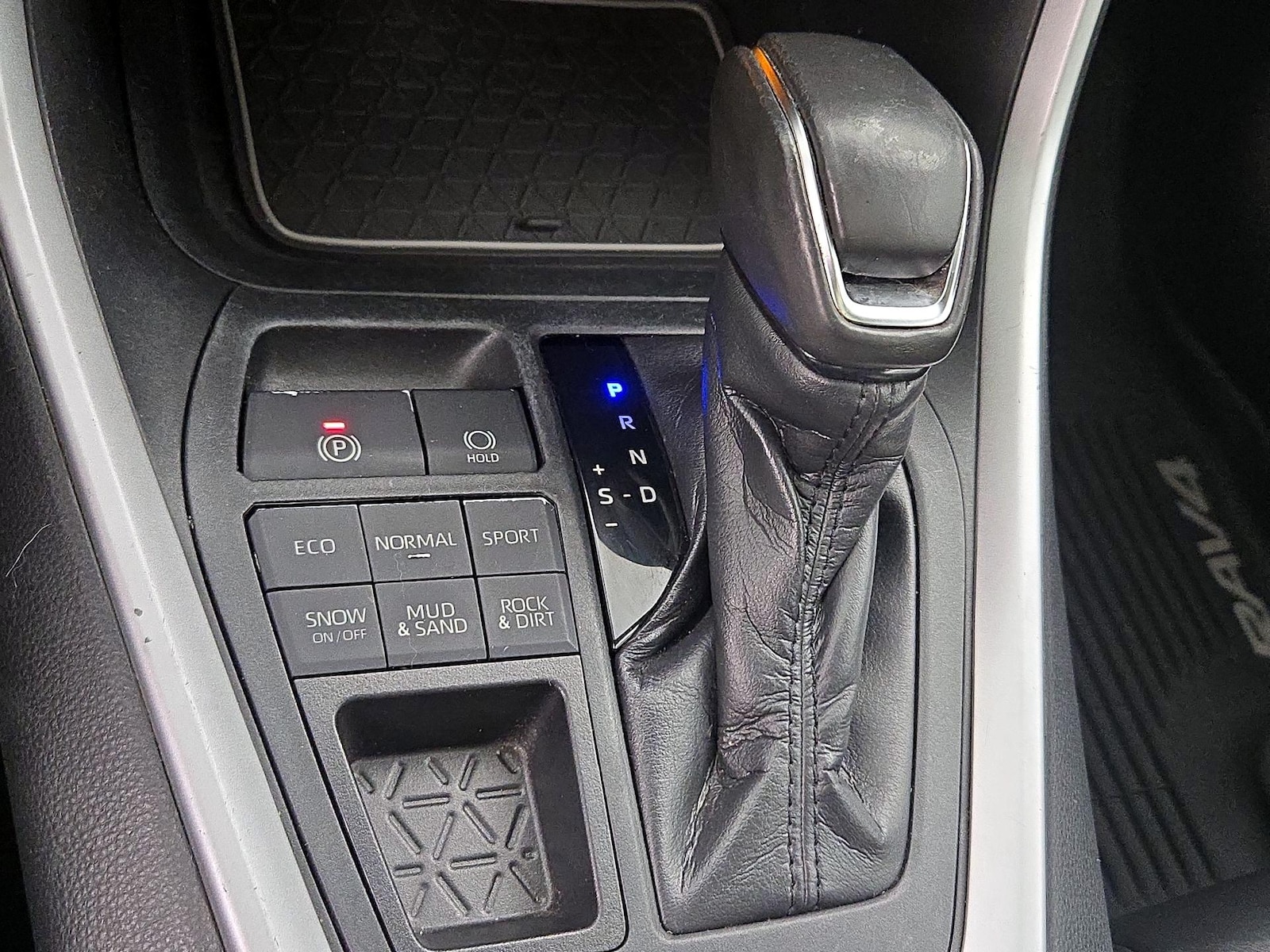 2019 Toyota RAV4 XLE Premium - Photo 18