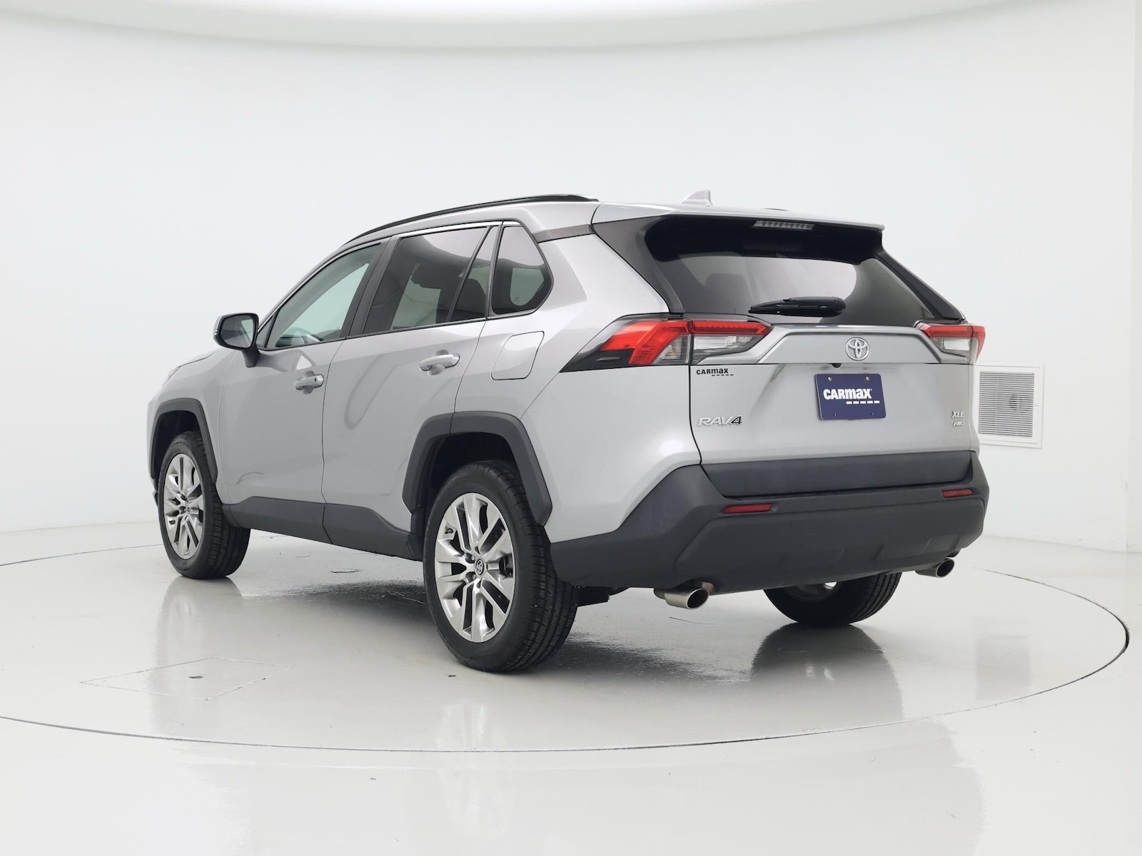 2019 Toyota RAV4 XLE Premium - Photo 3