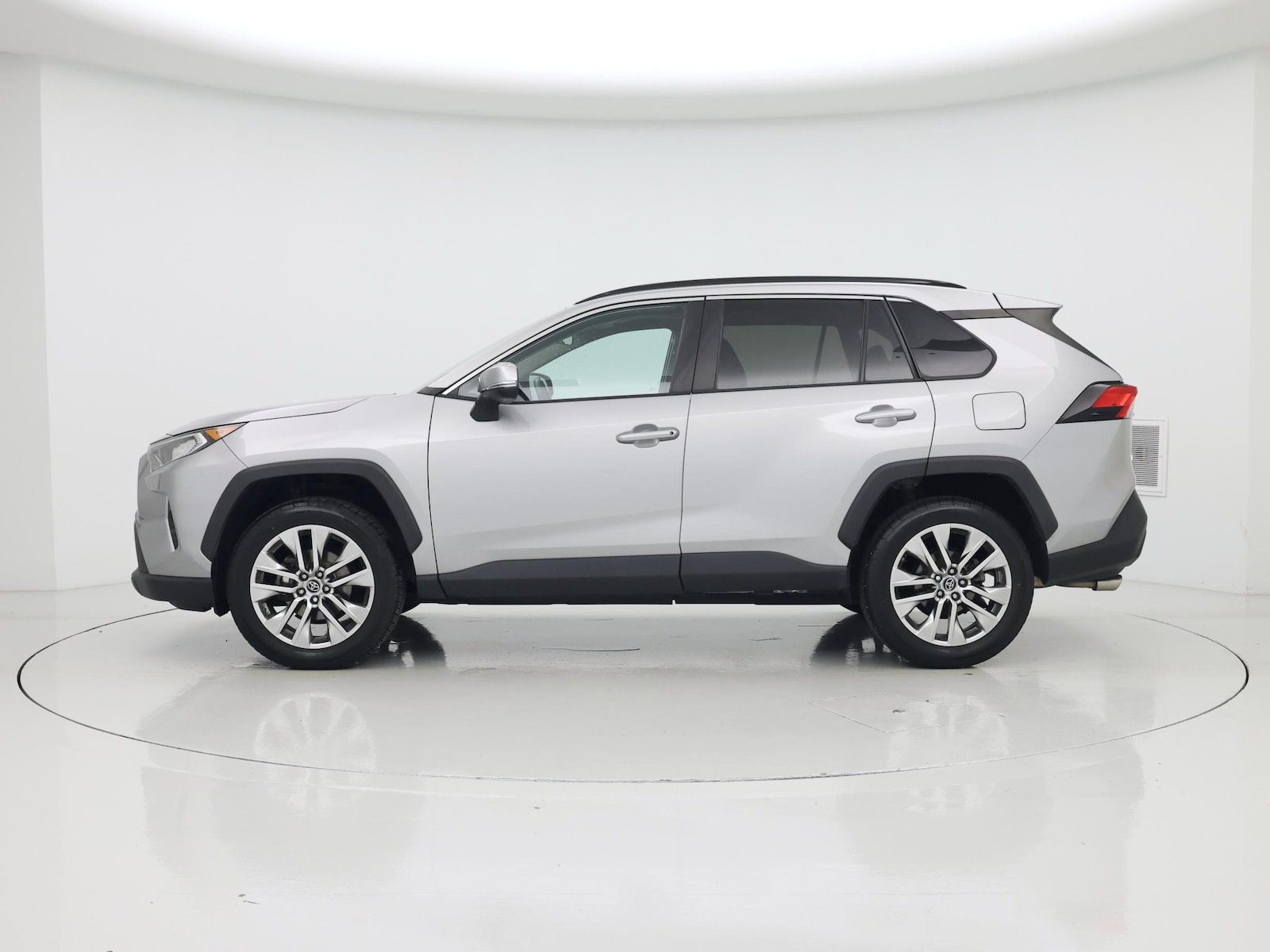2019 Toyota RAV4 XLE Premium - Photo 4