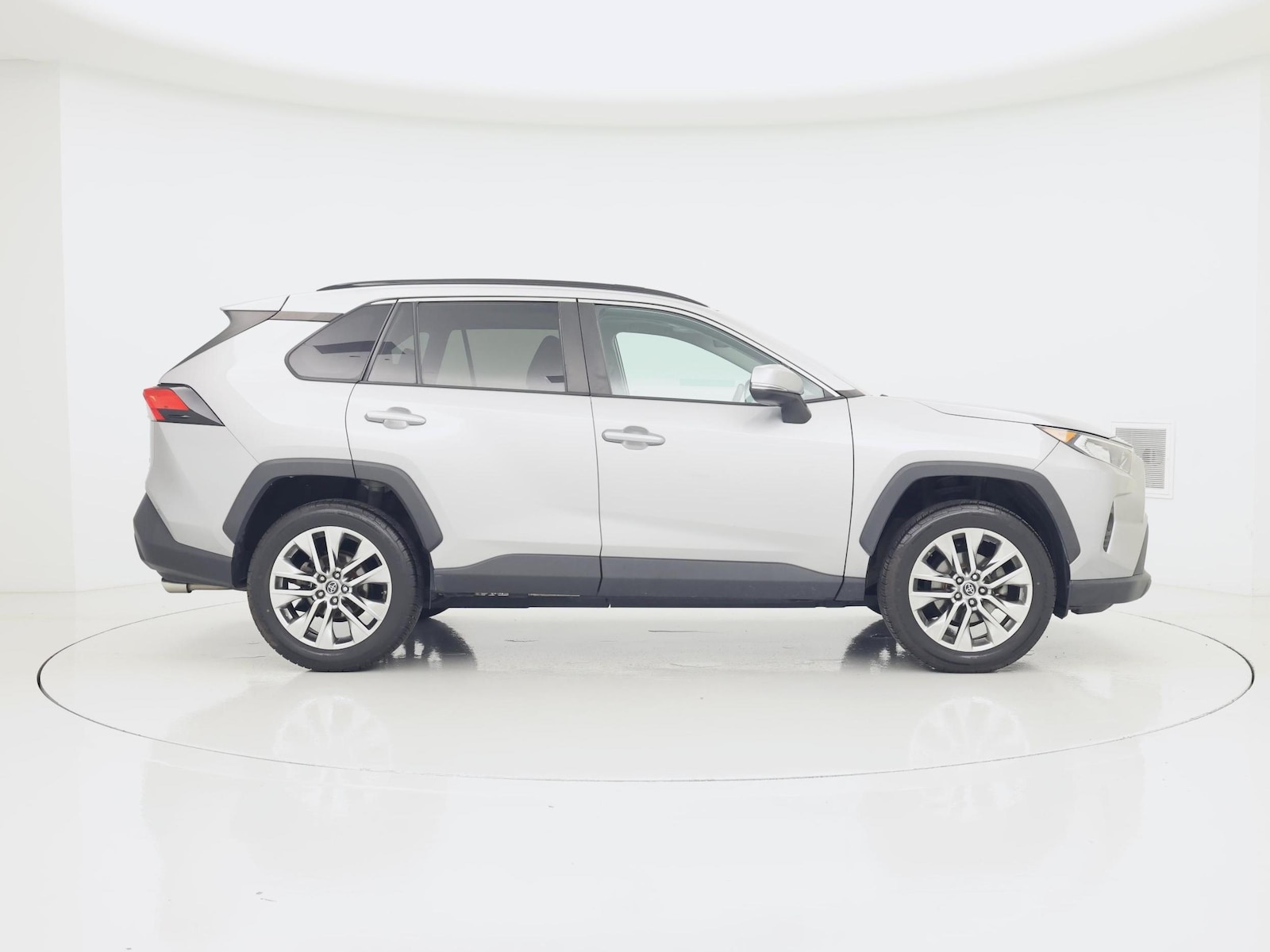 2019 Toyota RAV4 XLE Premium - Photo 8