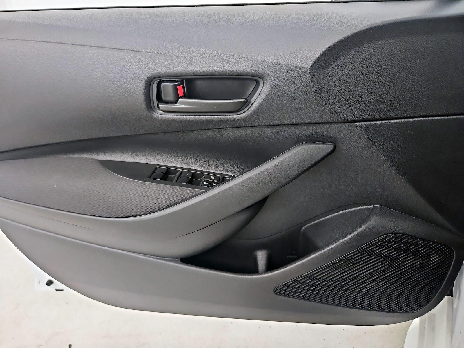 2026 Toyota Corolla LE - Photo 13
